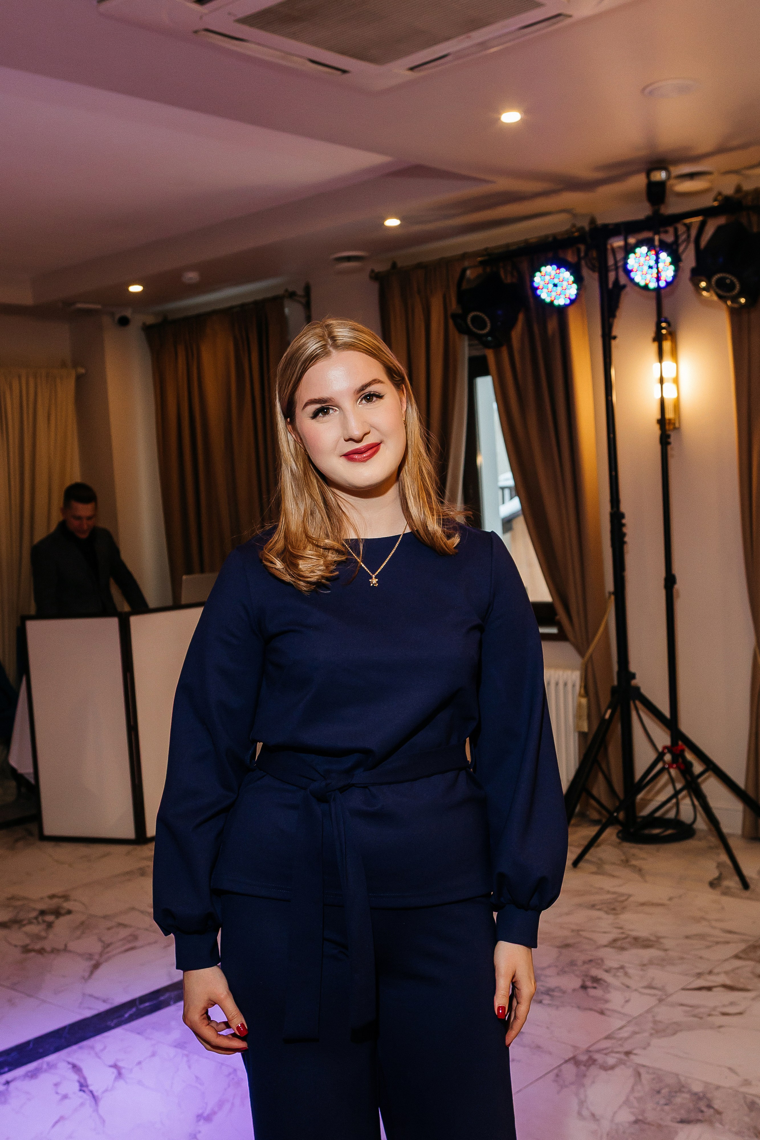 Роскошное утро пары в номере отеля. Олег Сверчков | Свадебный фотограф Вологда