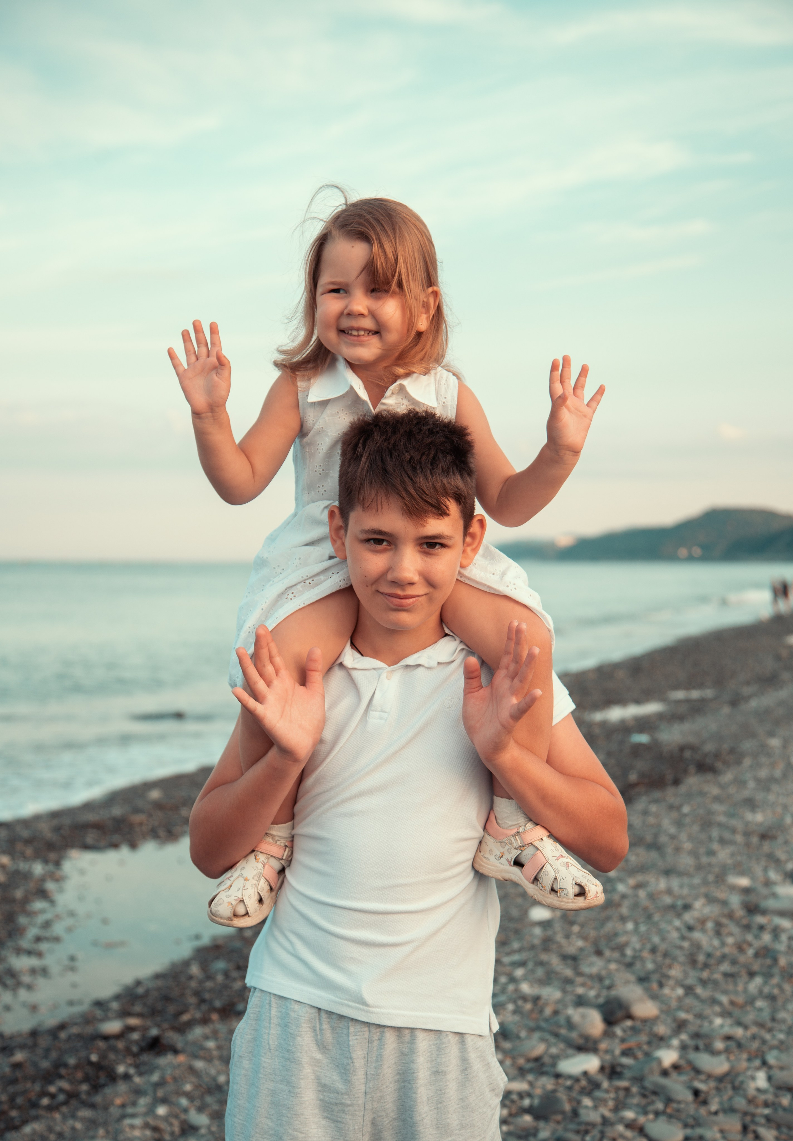 Завтрак у моря в Лоо на пляже «Горный Воздух». Семейный фотограф в Сочи, Лоо, Дагомысе, Вардане Кучумова Олеся