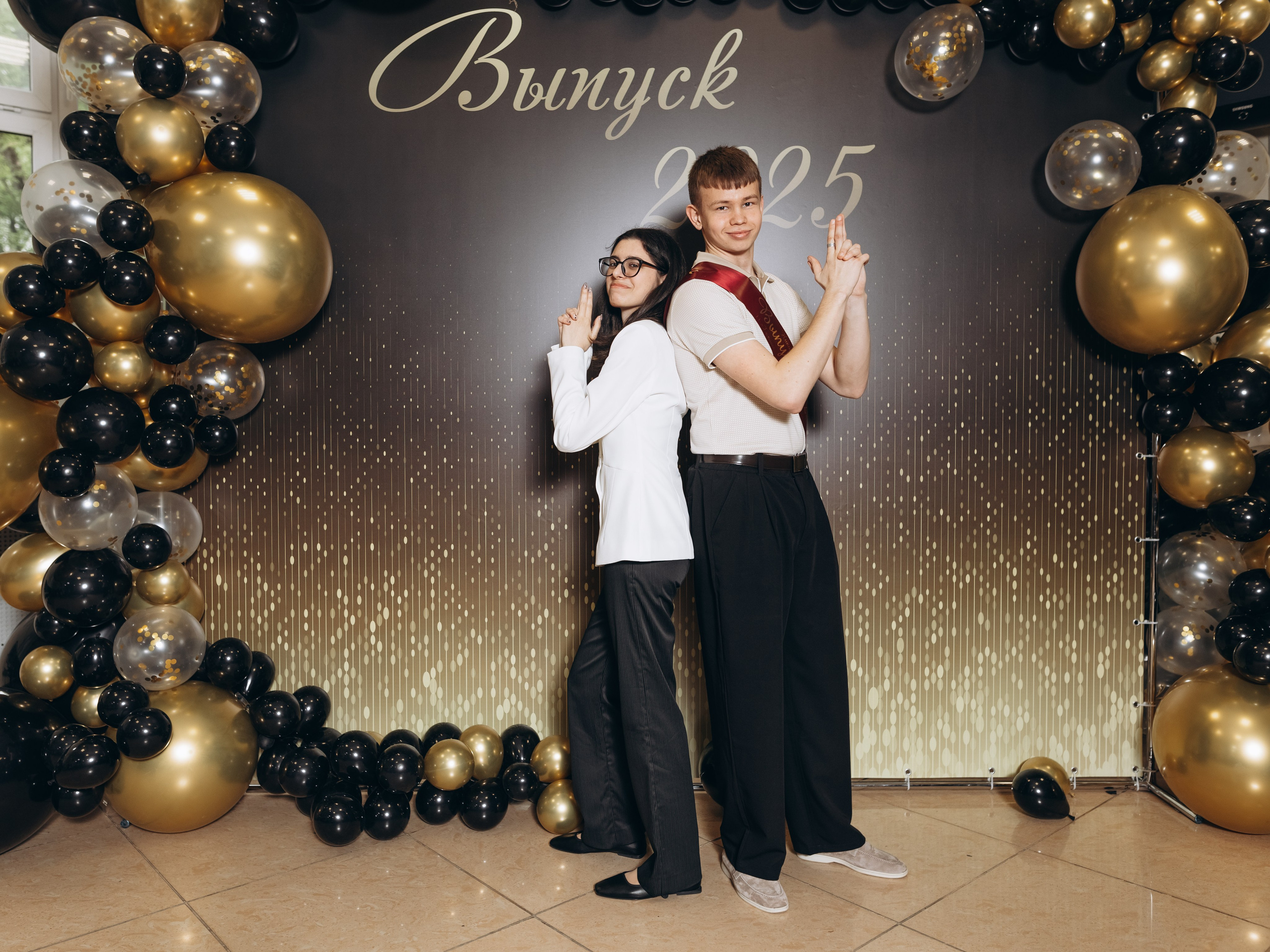 Последний звонок концерт+ фотозона. Фотограф Людмила Оюн