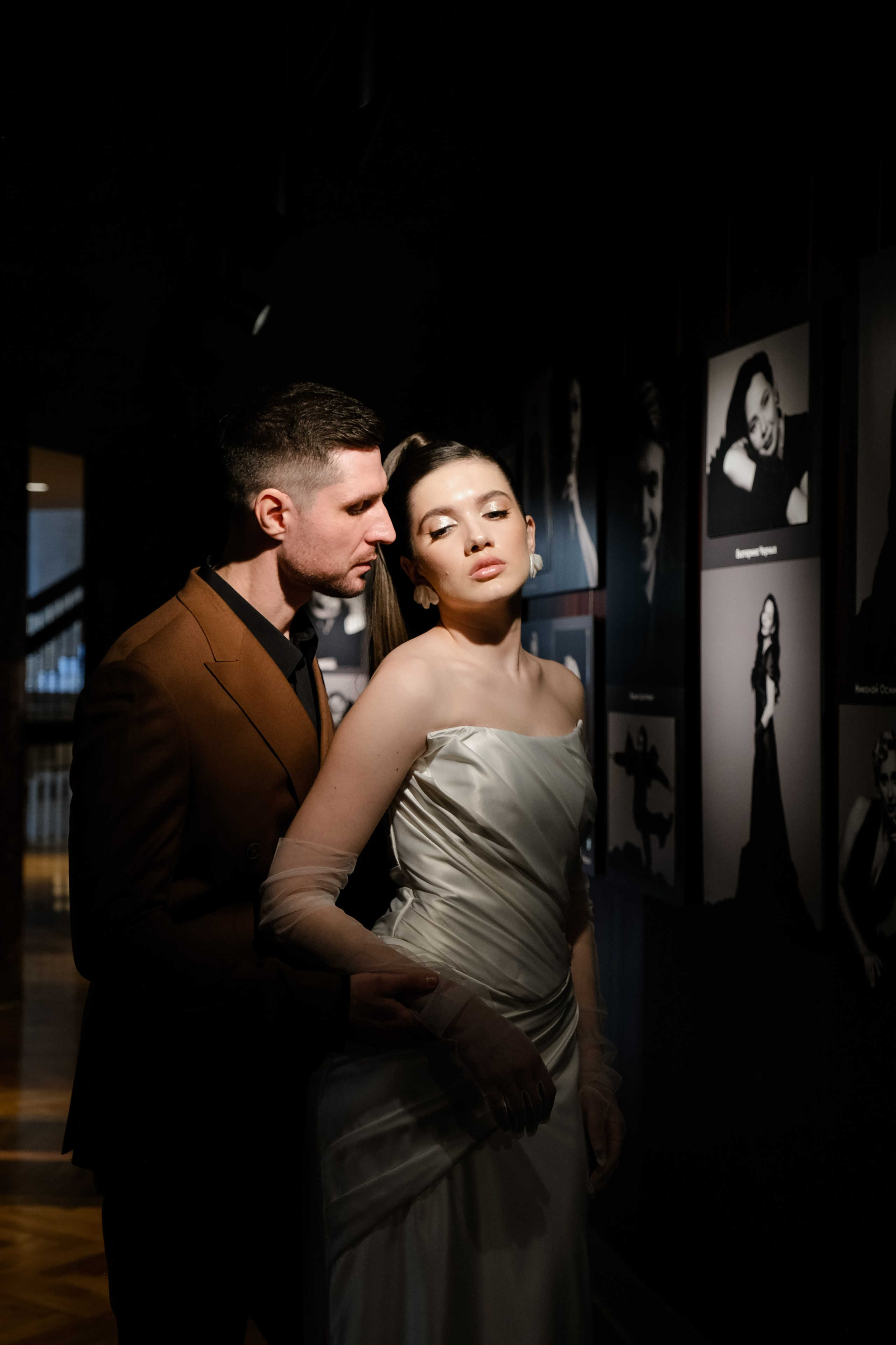 Свадебная фотосессия в театре драмы имени Наума Орлова. Свадебный фотограф в Челябинске Сырчикова Наталья