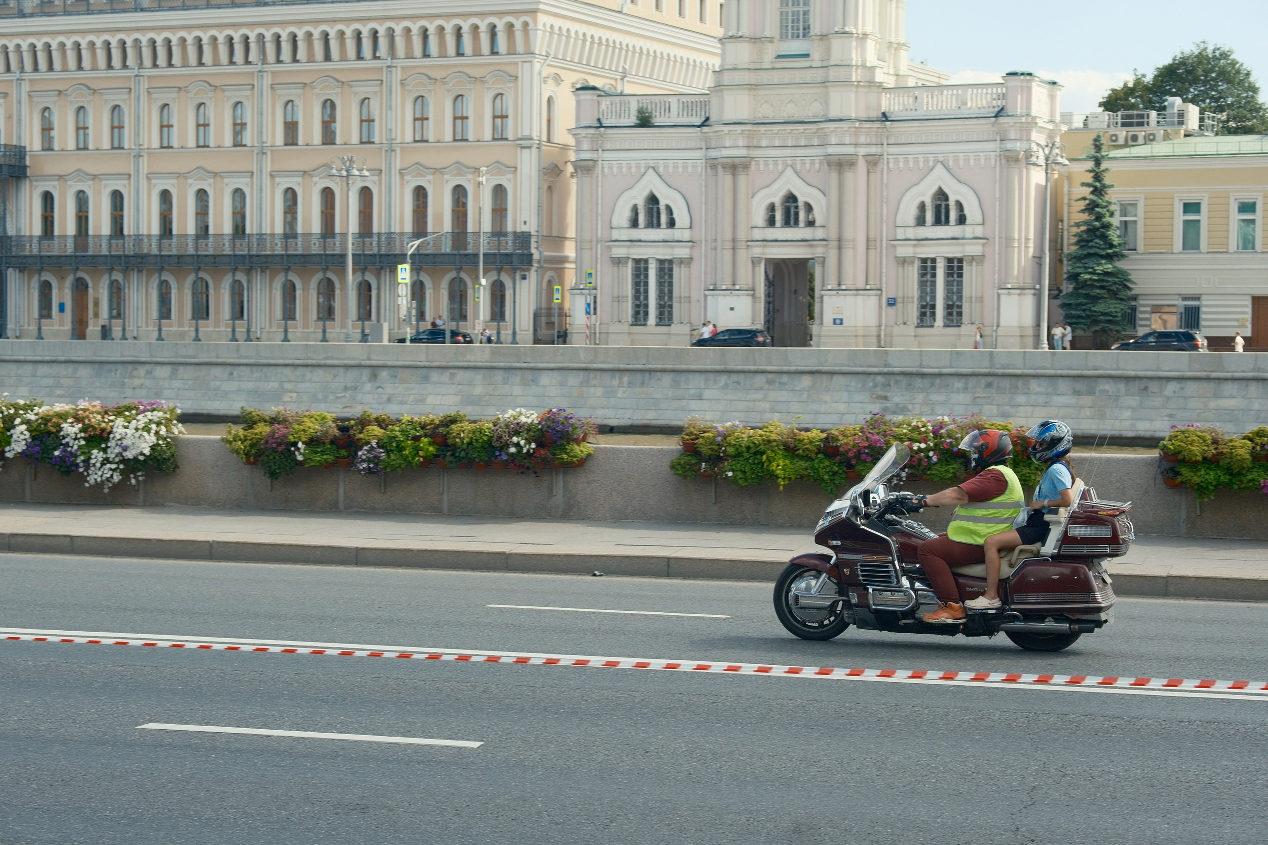 Улица, люди, жизнь…
