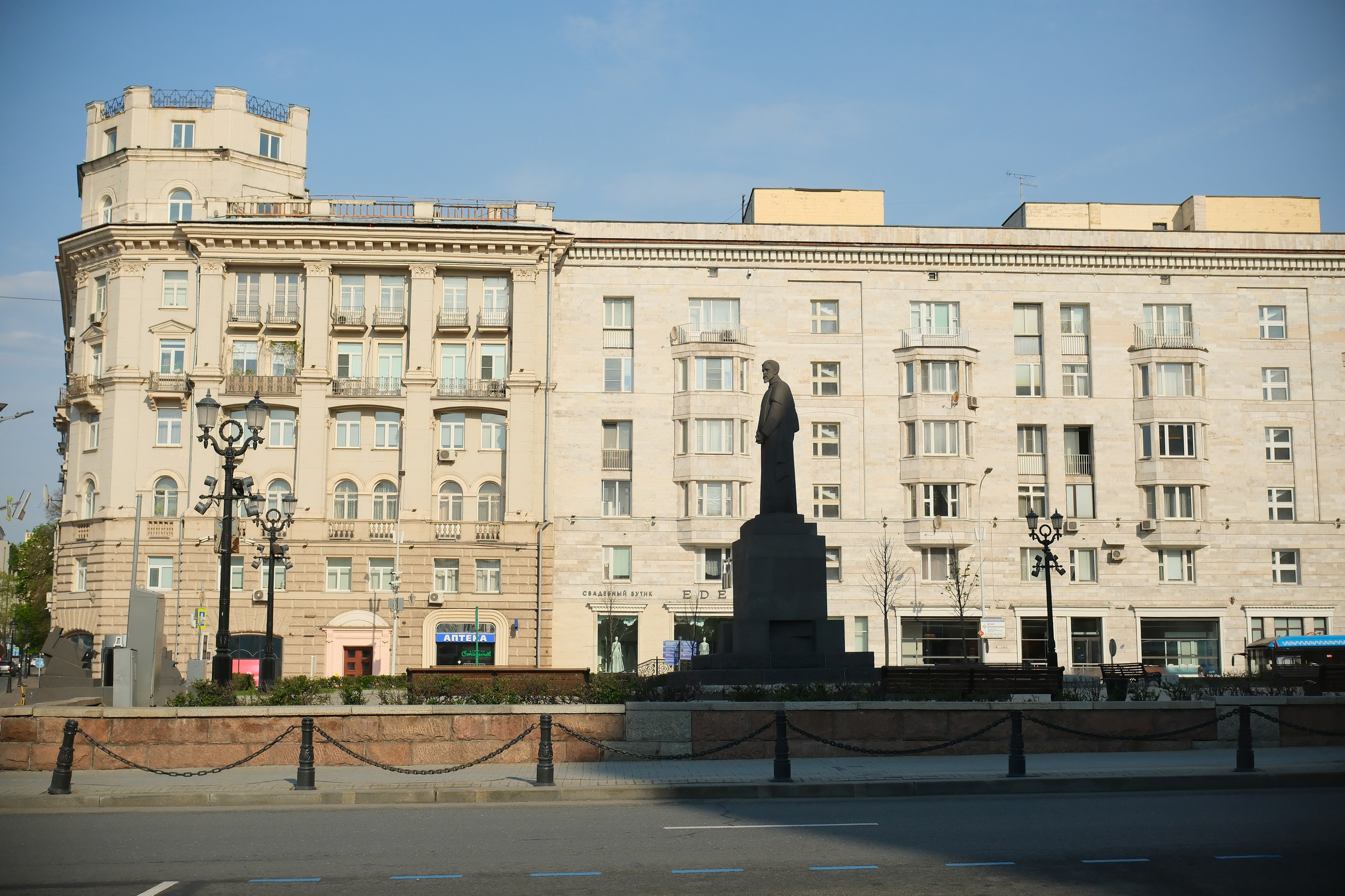 Улица, люди, жизнь…