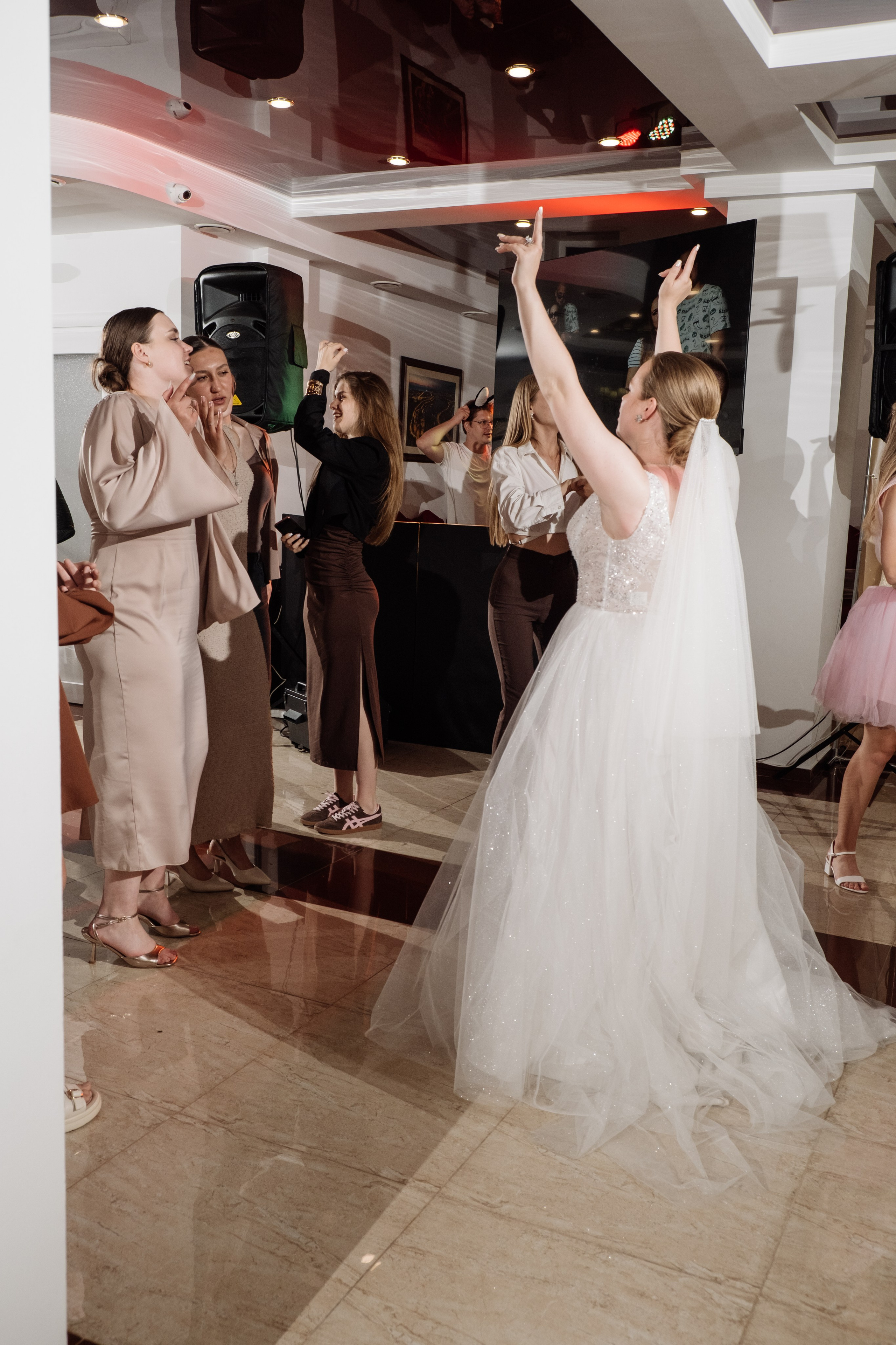 Свадебный ретопртаж. Профессиональная фотосъемка в Крыму. Натуральные эмоции и живые кадры. Забронируйте дату прямо сейчас!