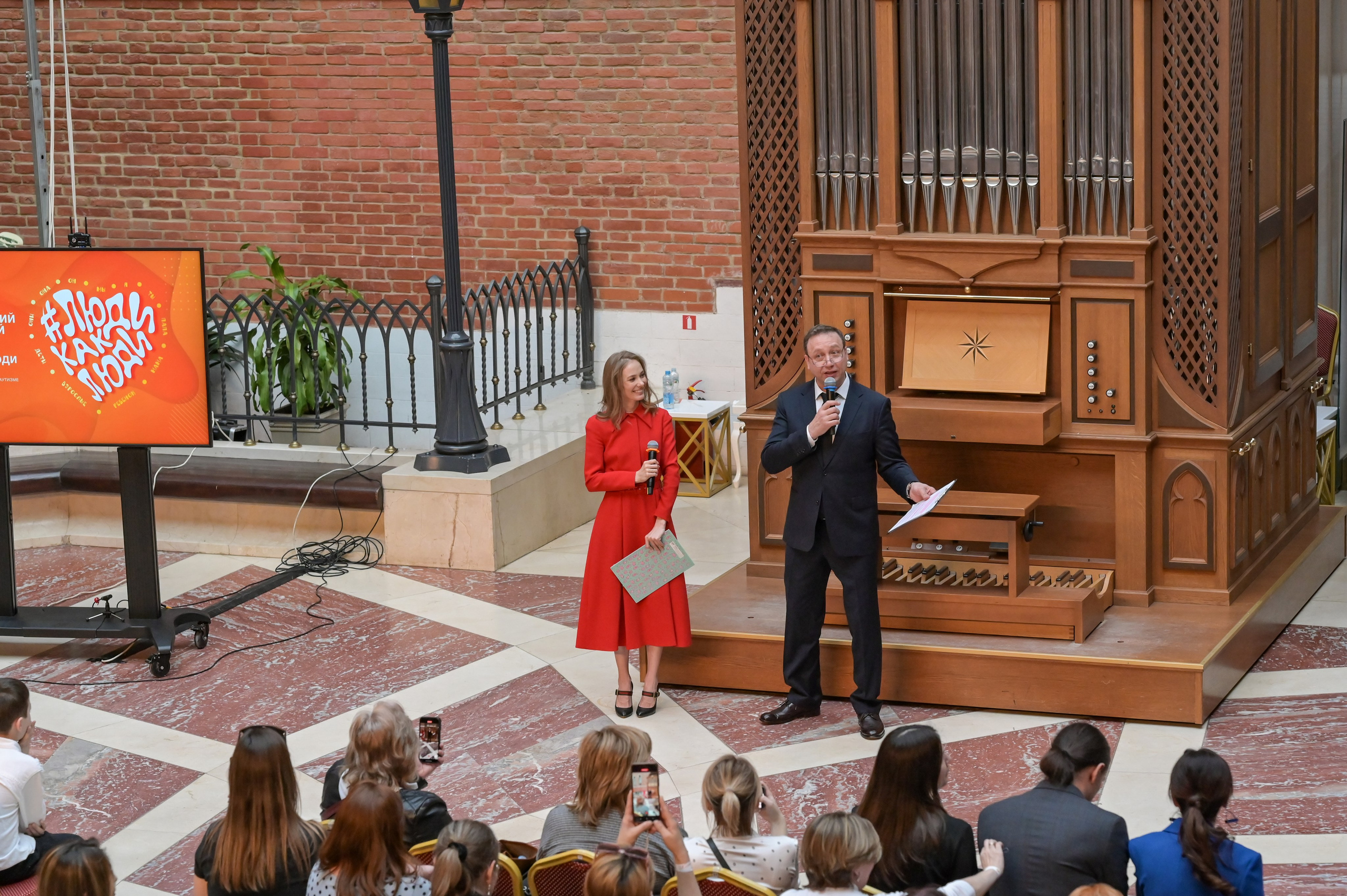 «Люди как люди» Царицыно 2024 г. Семейный и репортажный фотограф в Москве Анастасия Трубкина