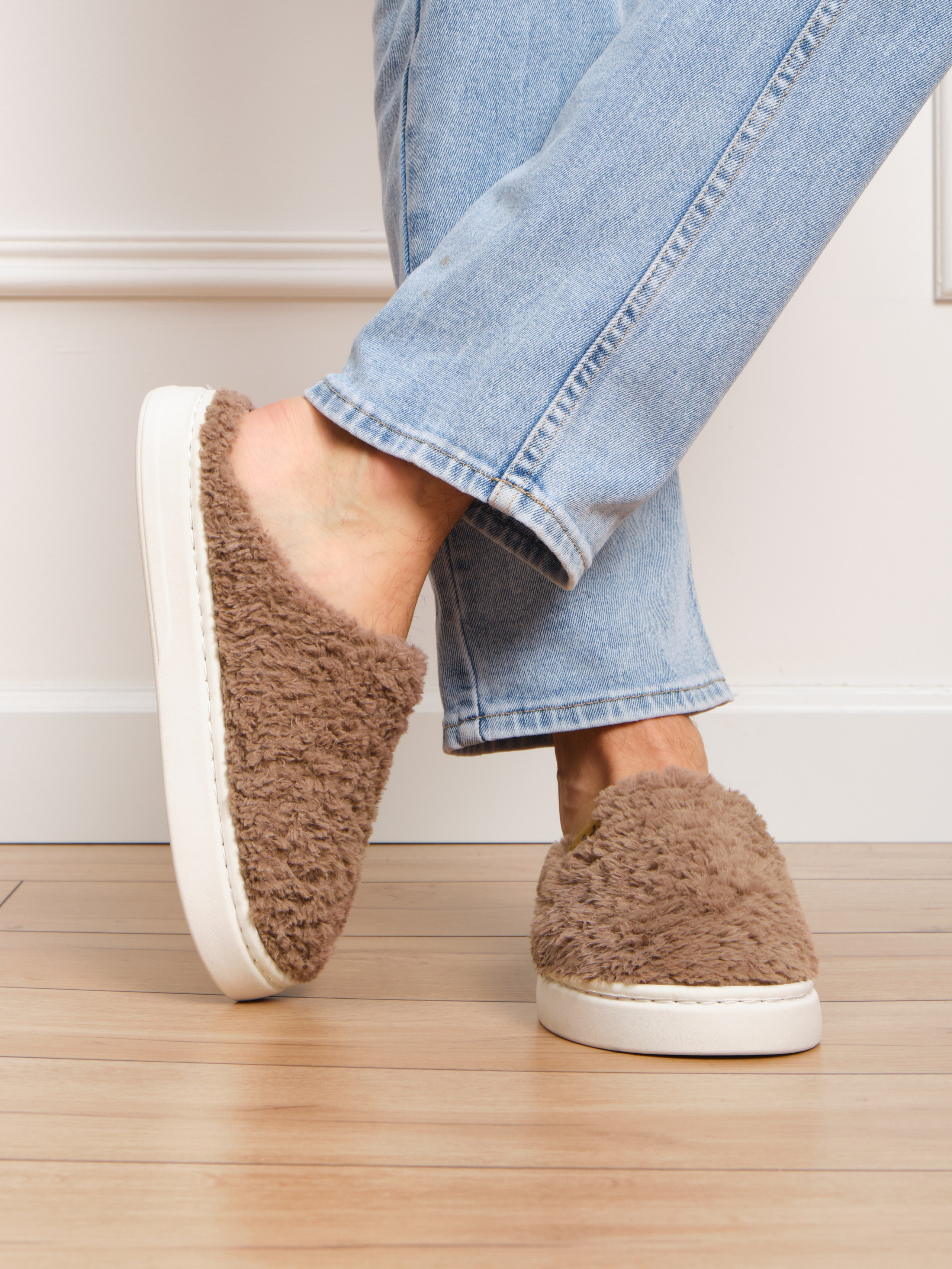 Домашние тапочки. Фотостудия для Wildberries Ozon