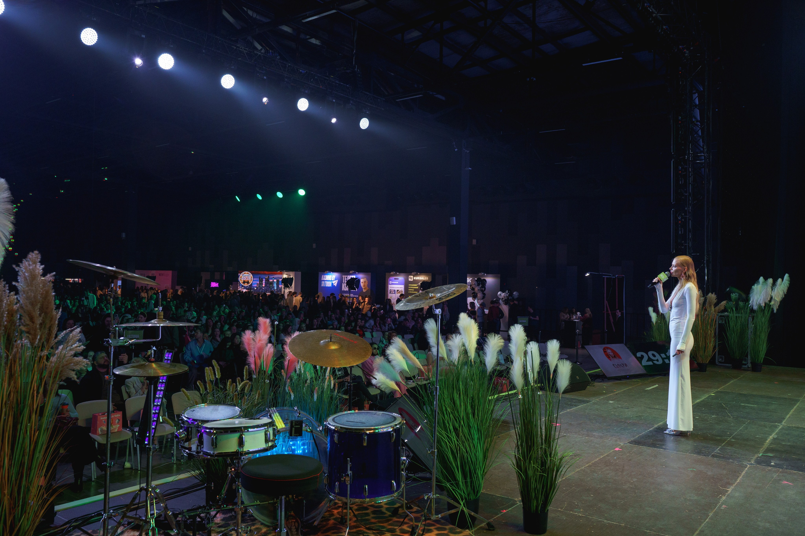 Конференция INSTADIUM в MAIN STAGE. Репортажный фотограф в Москве Саша Дружинина