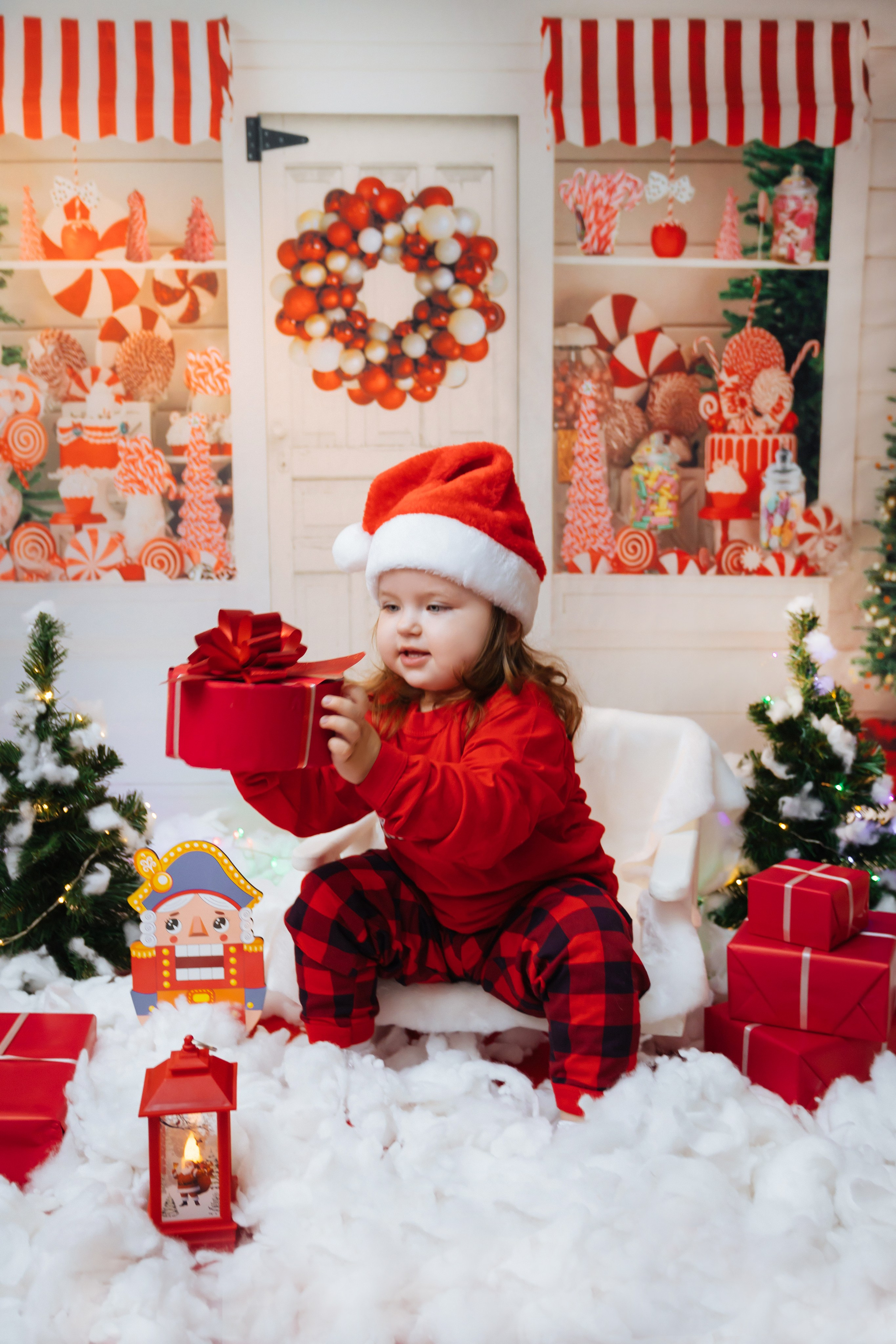 Новогодняя фотосессия — красная фотолокация. Фотограф новорожденных Химки, Красногорск, Мытищи и Москва Елена Третьяк