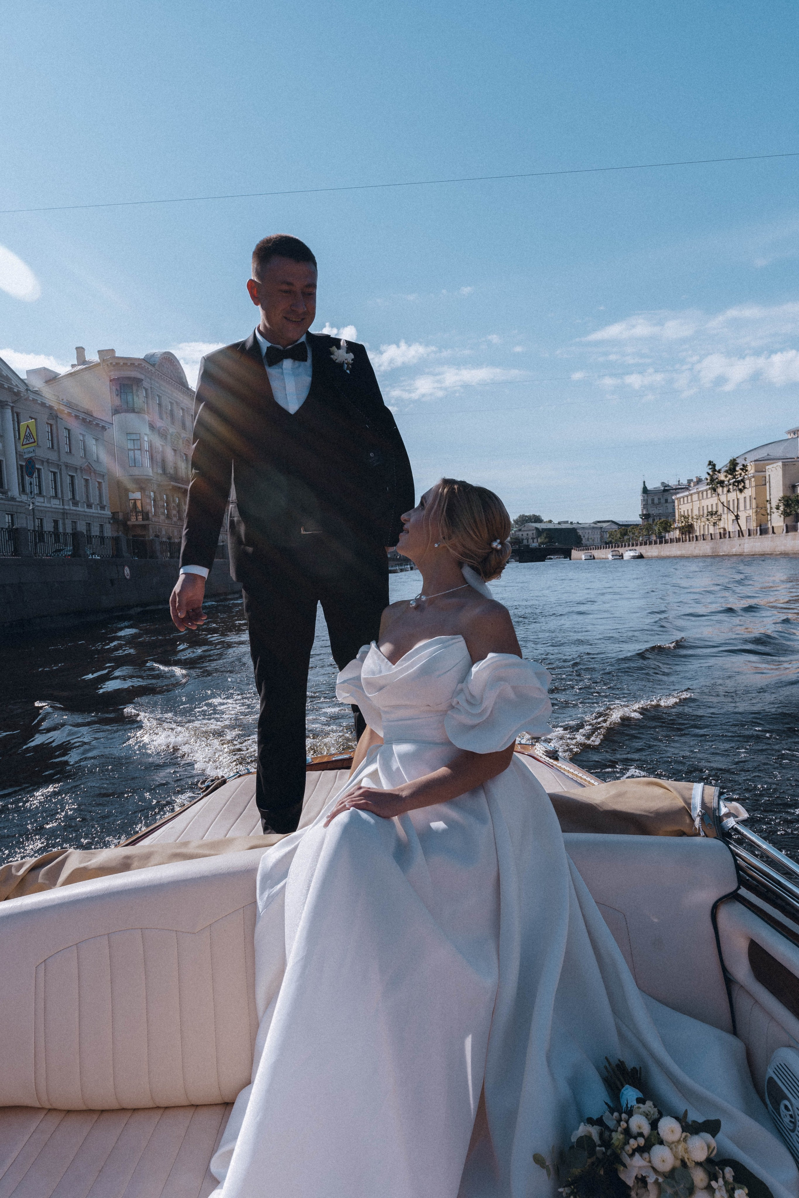 СВАДЕНБНАЯ СЬЕМКА НА КАТЕРЕ ПО КАНАЛАМ САНКТ-ПЕТЕРБУРГА И В АКВАТОРИИ НЕВЫ. Профессиональный фотограф, Санкт-Петербург — Виктория Богомолова
