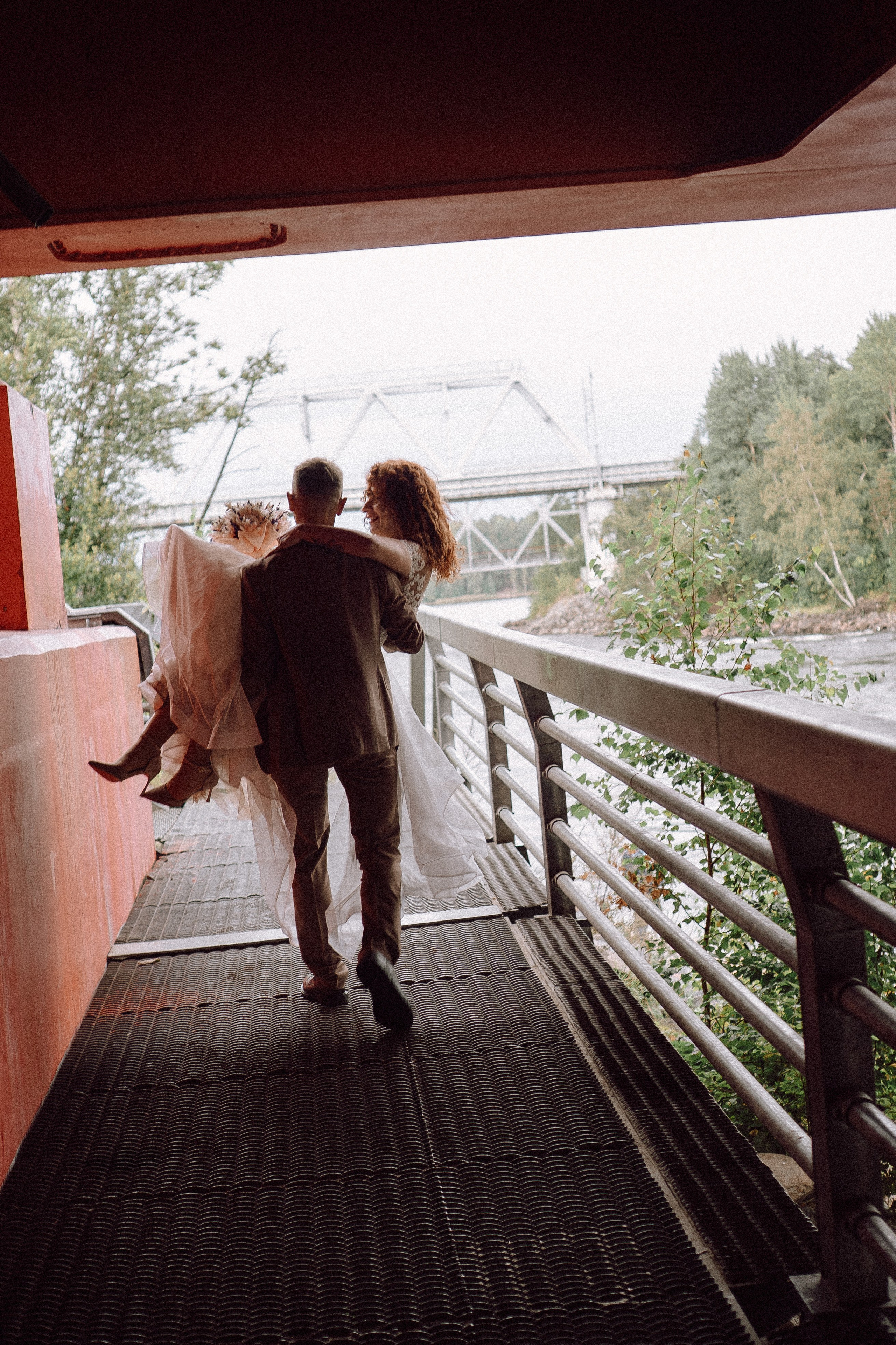 СВАДЕБНАЯ ФОТОСЕССИИЯ ПАРЫ В ГОРОДЕ ПРИОЗЕРСК В СОСНОВОМ ЛЕСУ И С ПИКАПОМ. Профессиональный фотограф, Санкт-Петербург — Виктория Богомолова