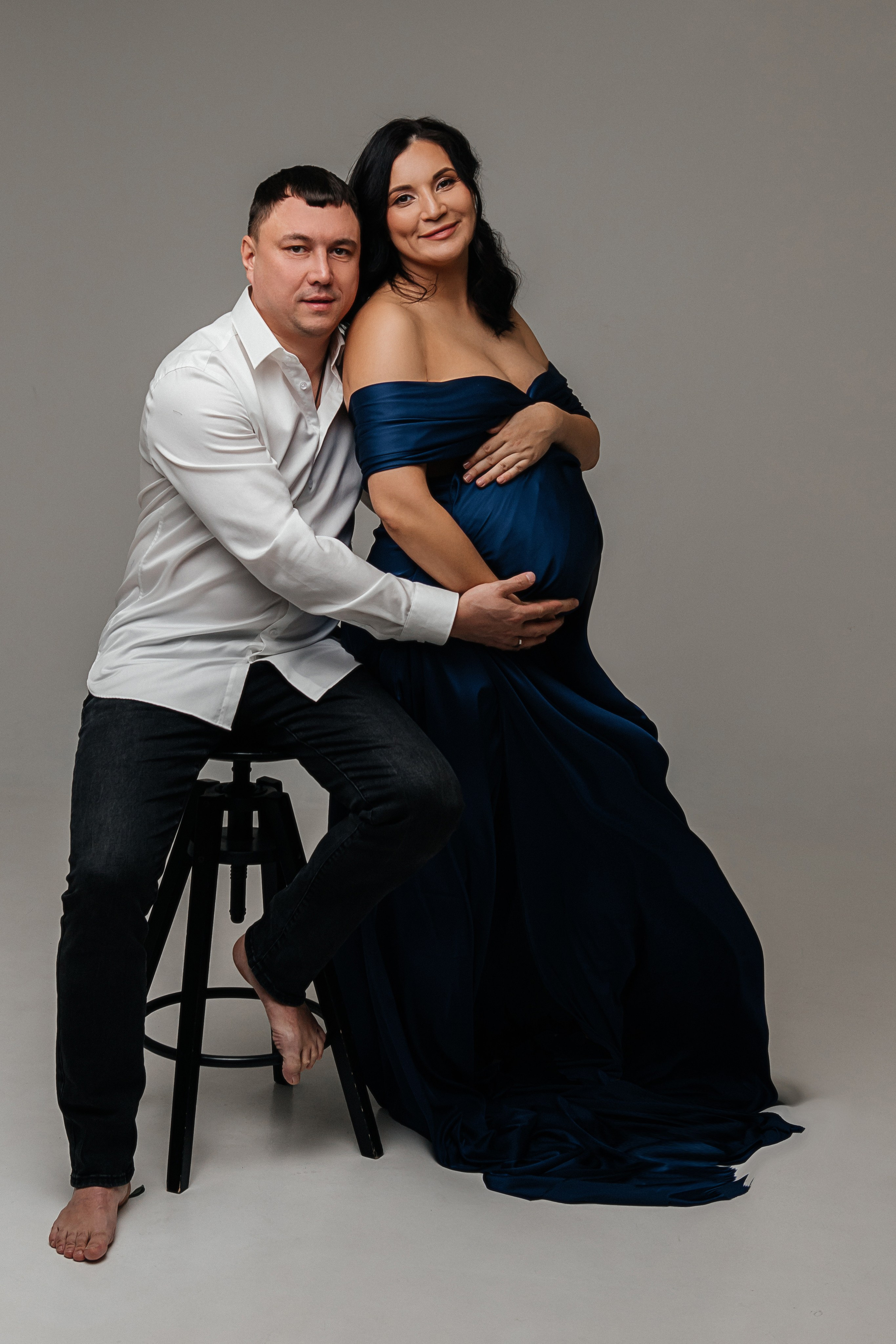 фотосессия беременности в студии с мужем. Фотосессия беременности в тканях. Беременность, фотосъемка в ожидании. фотосъемка беременных. фотограф  беременности Иркутск Фотосесия в стиле vogue в иркутске