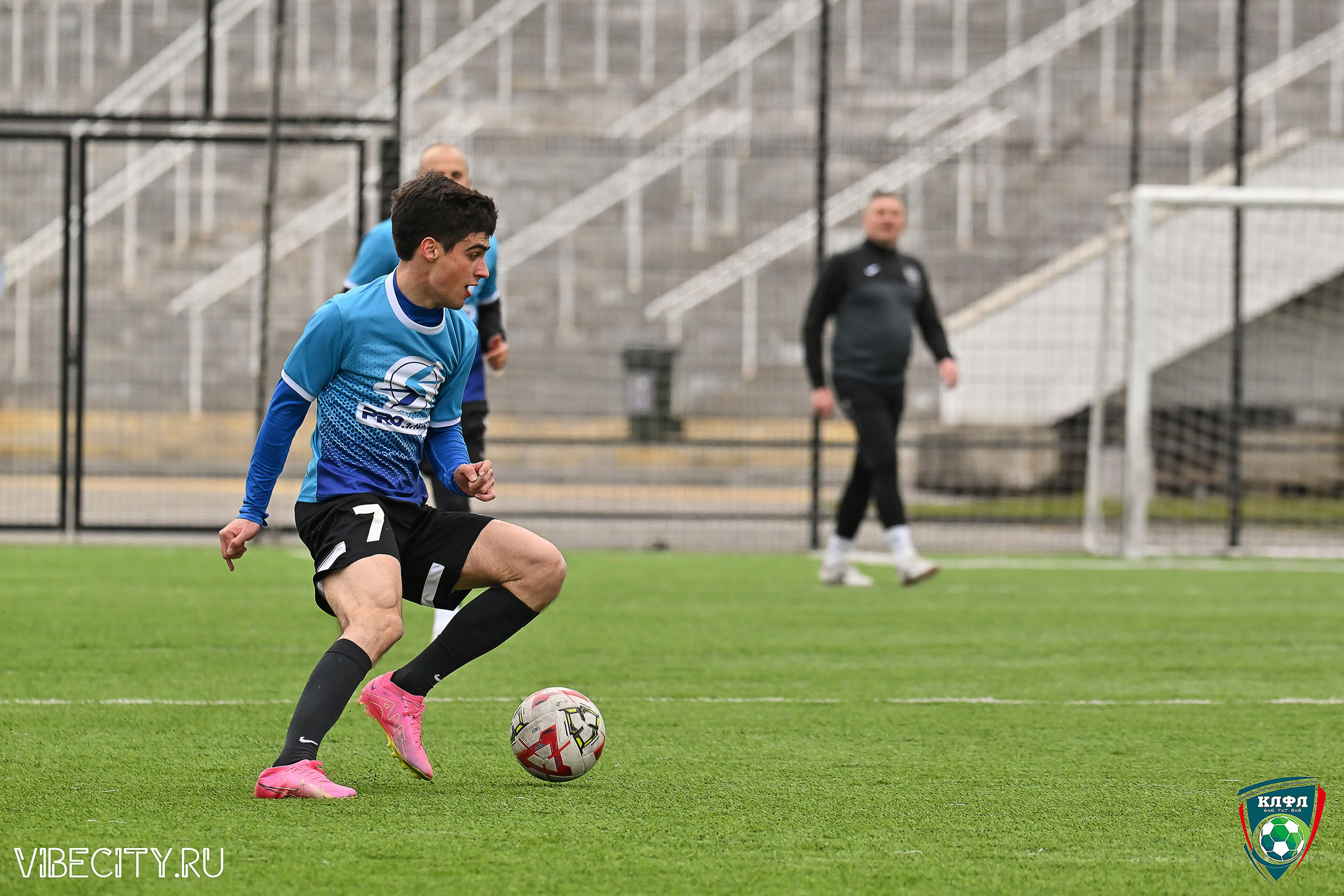 XX ЧЕМПИОНАТ КАЛИНИНГРАДСКОЙ ЛФЛ КАНЦМАРКЕТ39 сезона 2024–2025 гг. VIBECITY.RU Вайб Сити Ру Фоторепортажи Фотоотчеты Калининград