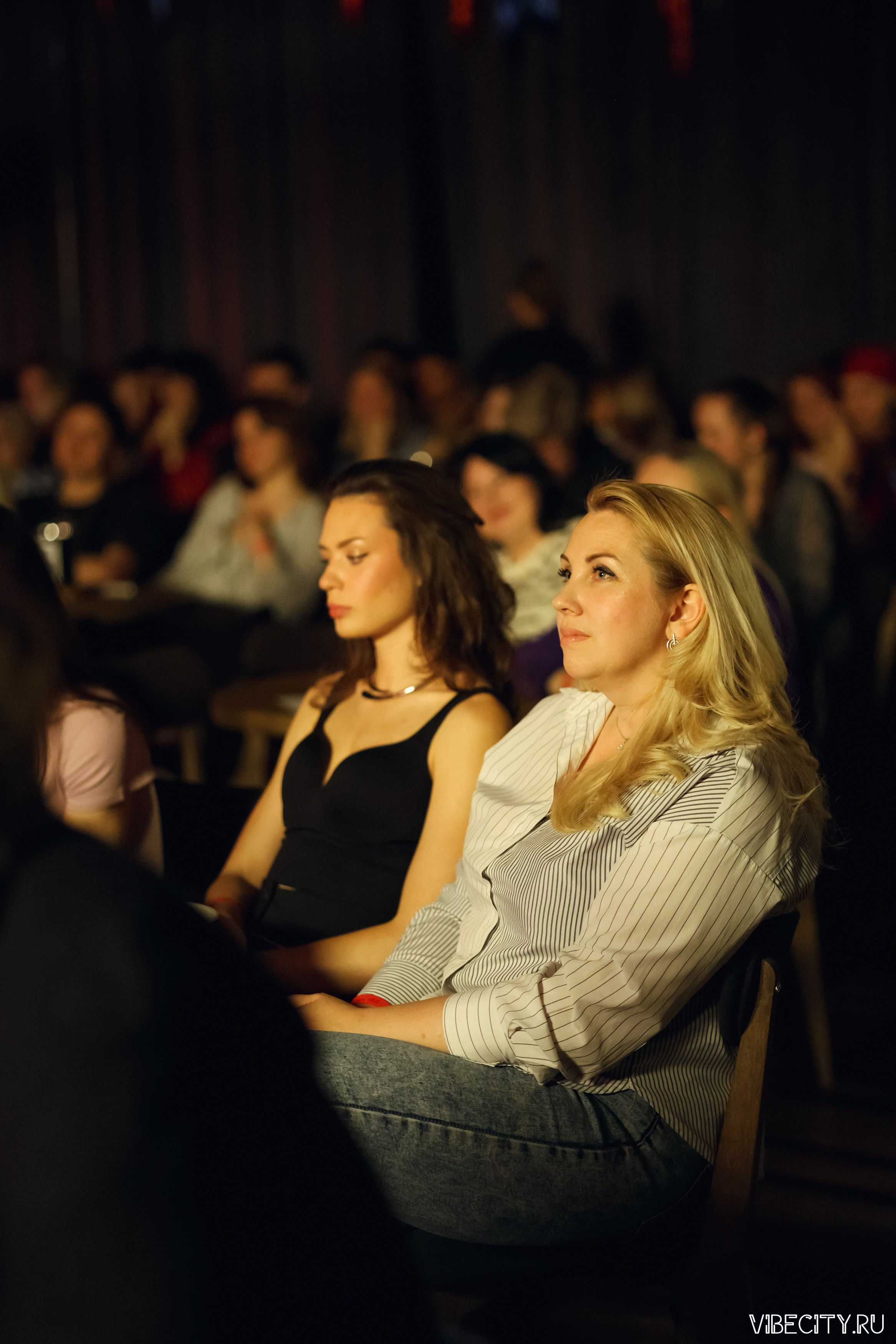 Стендап клуб Локация. VIBECITY.RU Вайб Сити Ру Фоторепортажи Фотоотчеты Калининград