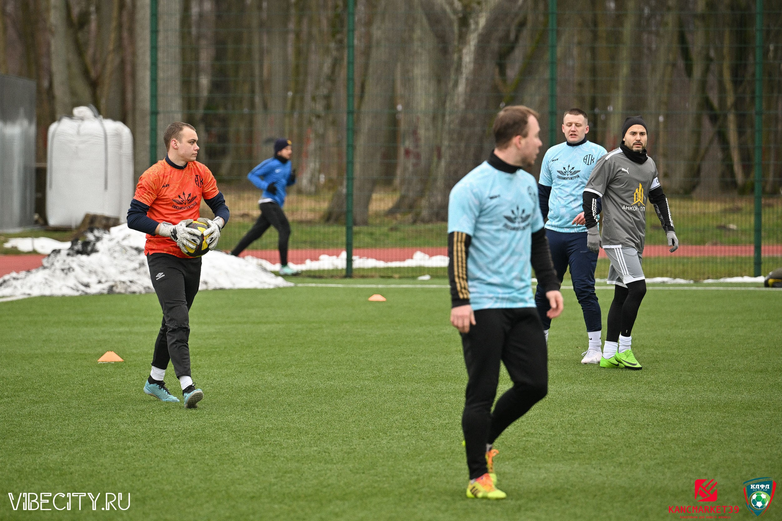 XX ЧЕМПИОНАТ КАЛИНИНГРАДСКОЙ ЛФЛ КАНЦМАРКЕТ39 сезона 2024–2025 гг. VIBECITY.RU Вайб Сити Ру Фоторепортажи Фотоотчеты Калининград