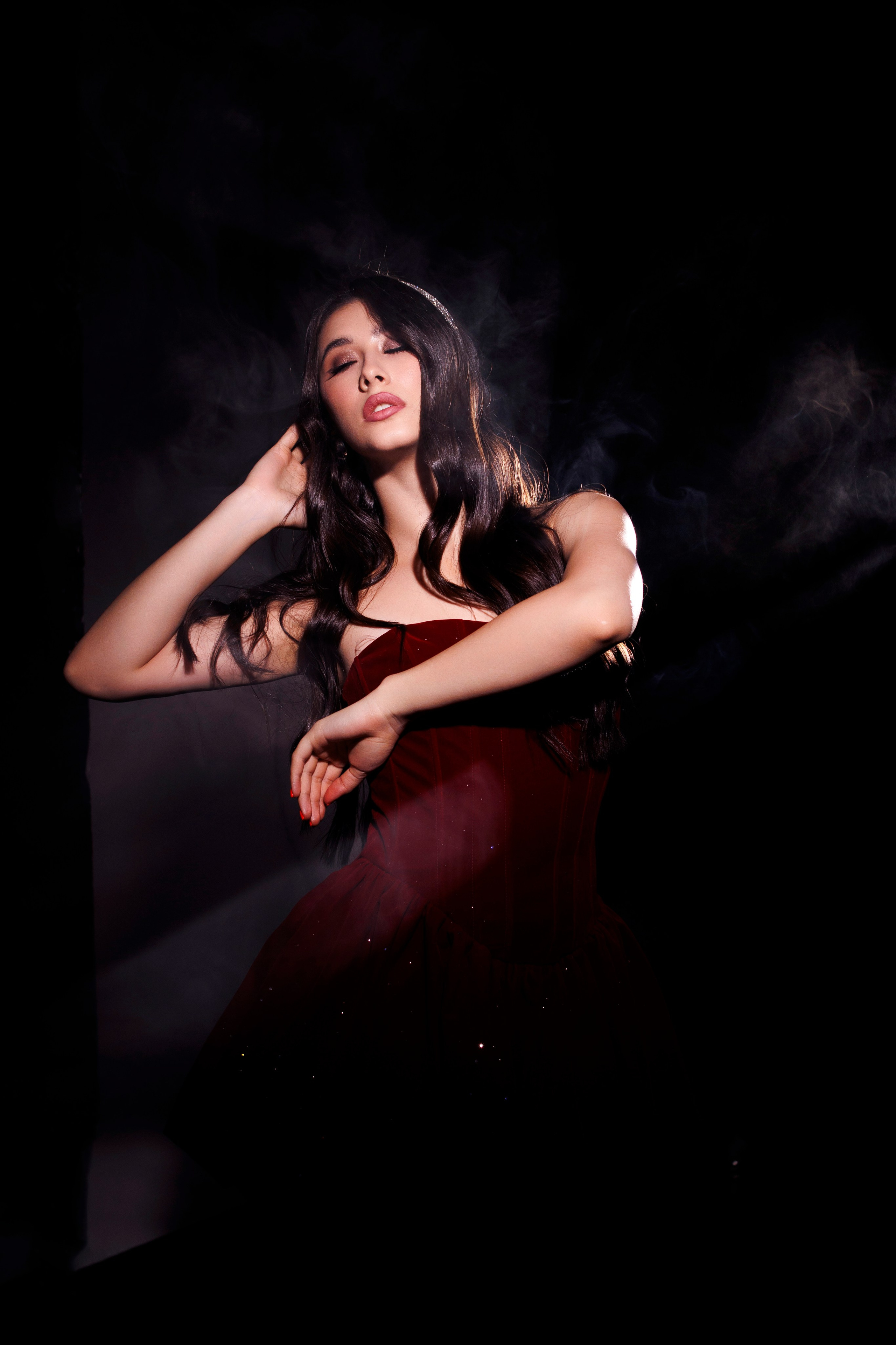 Фотосессия в студии. Я — фотограф, который помогает запечатлеть самые важные моменты вашей жизни!