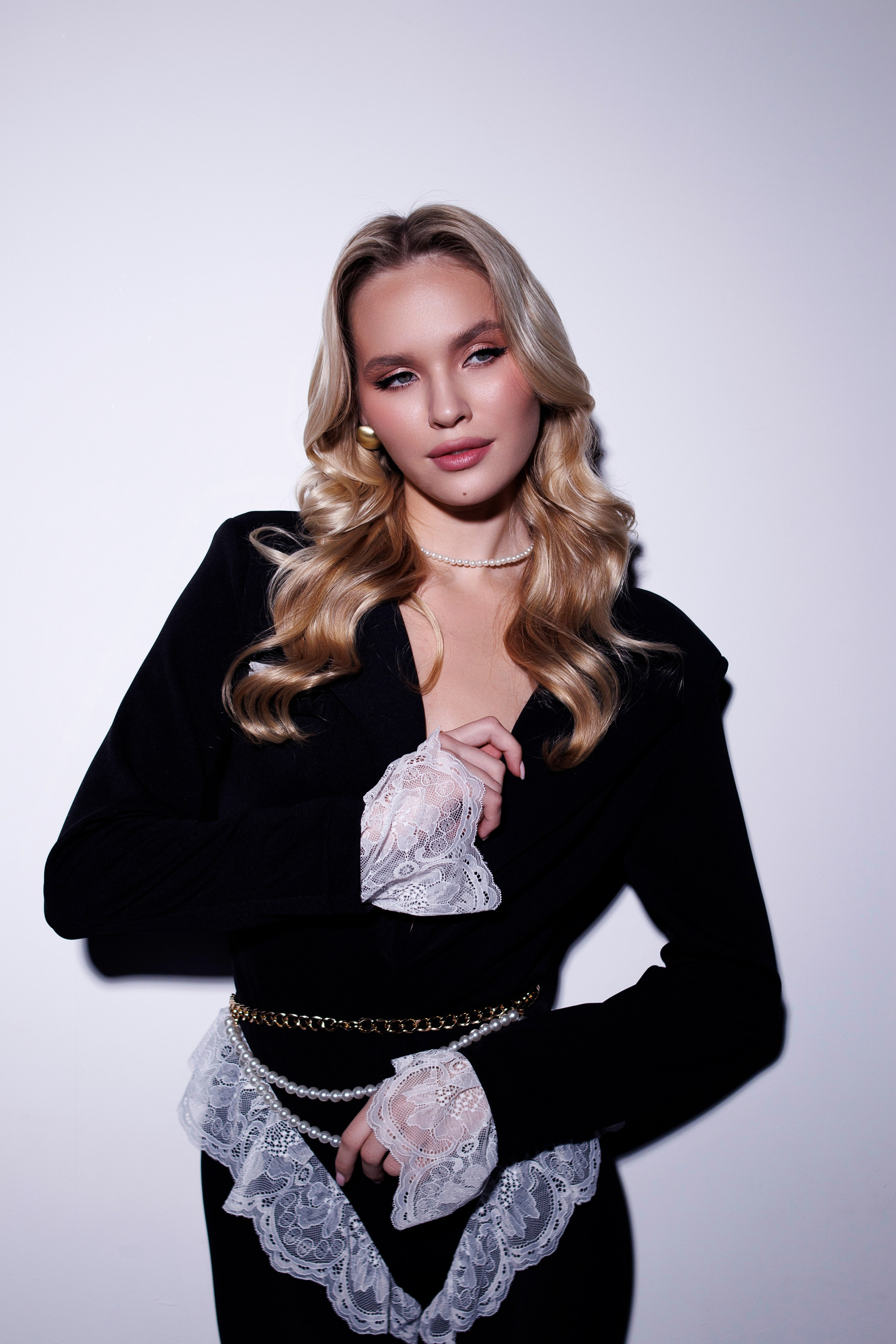 Фотосессия в студии. Я — фотограф, который помогает запечатлеть самые важные моменты вашей жизни!