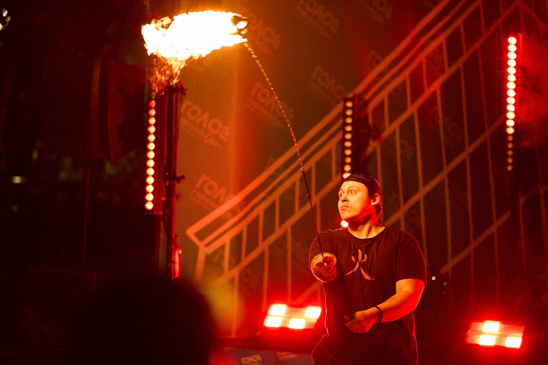 Голос города Елец 2025. Фаершоу. Фотографирует красивое Денис Горностаев