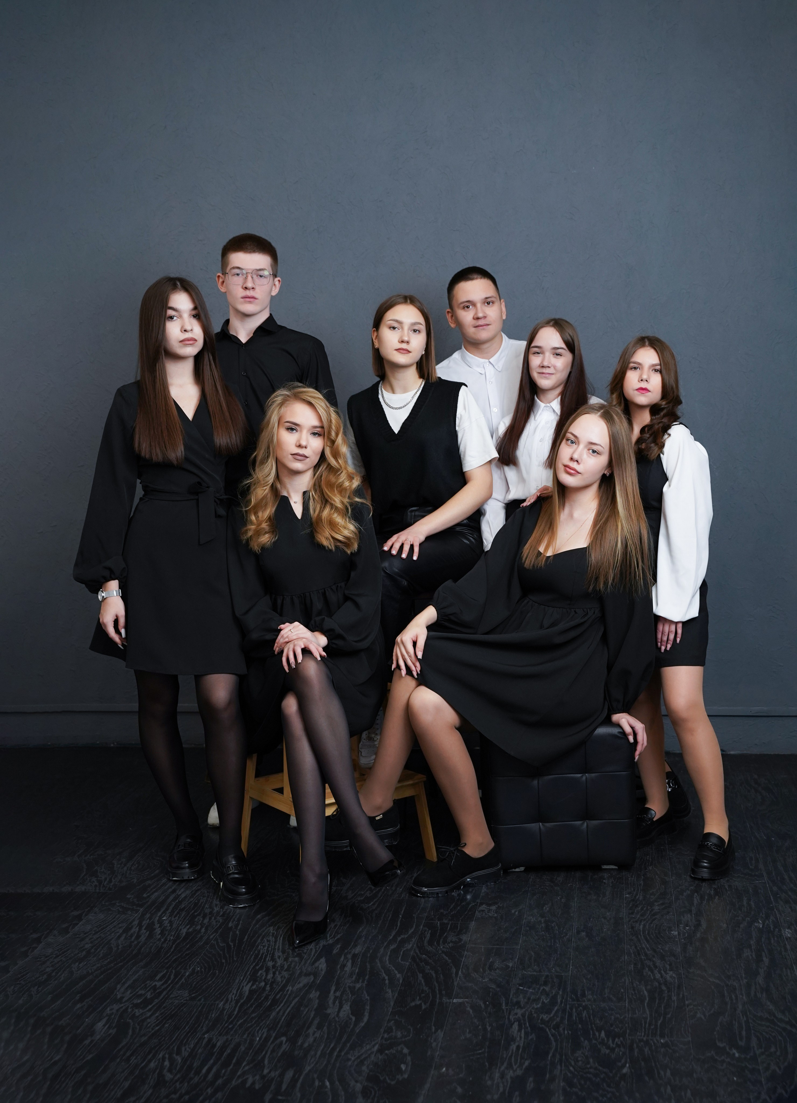 Выпускные альбомы для старшеклассников в Красноярске от AlbomKras 🎓✨. AlbomKras -выпускные альбомы Красноярска с авторским дизайном и качественной фотосъемкой! ⭐⭐⭐⭐⭐ 5.0