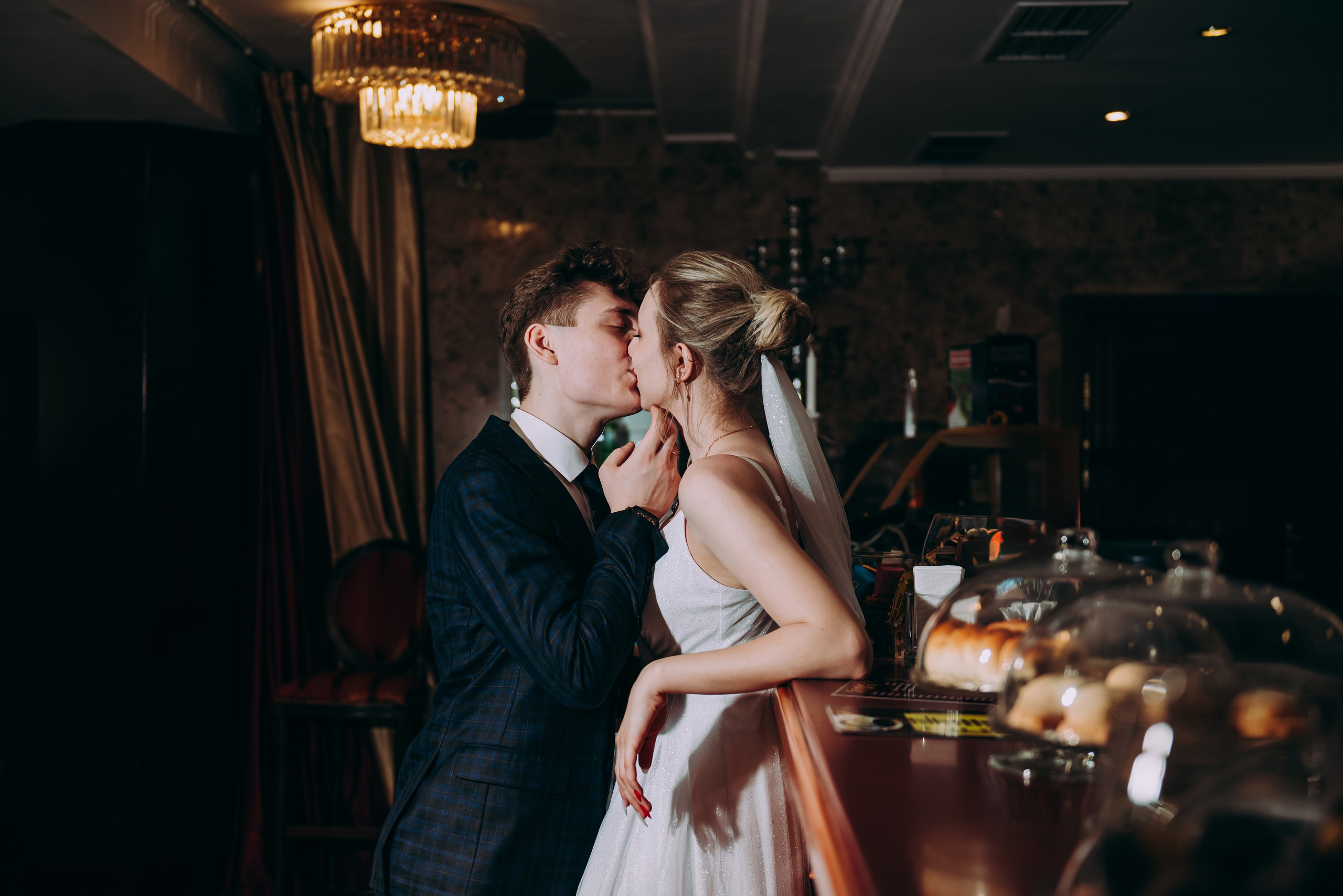 Свадебная фотосессия в музыкальном театре в г. Кемерово