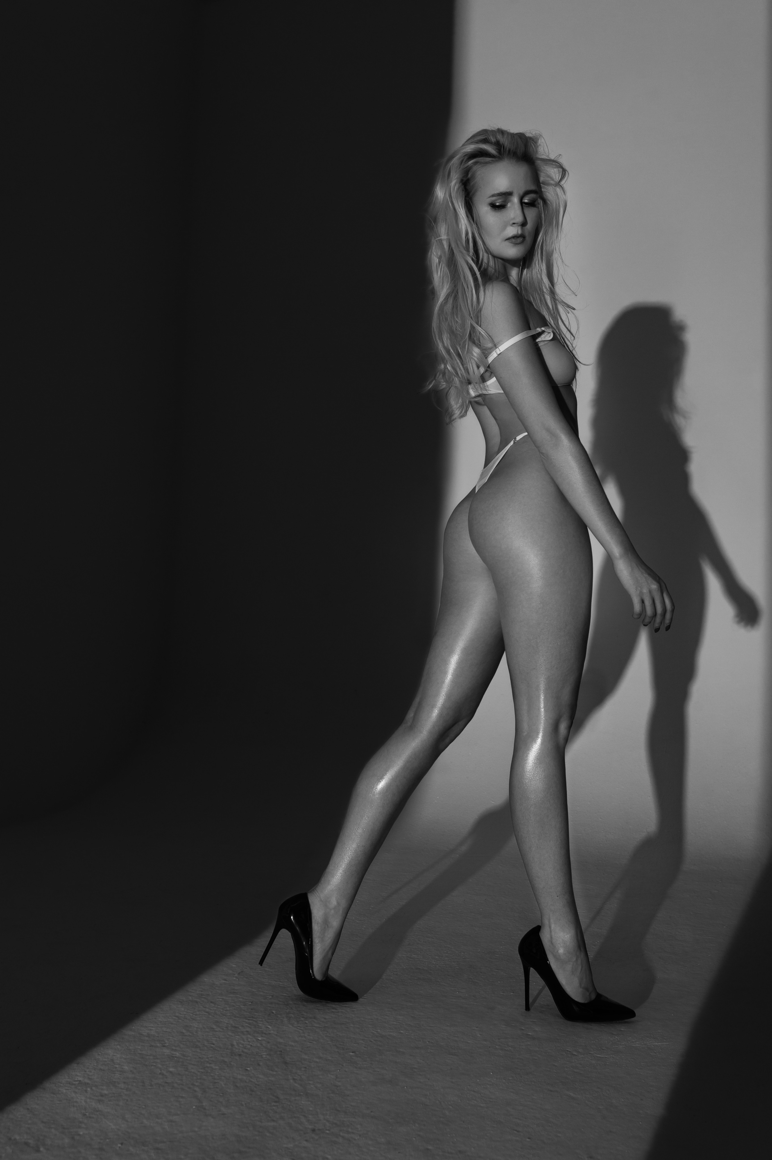 Фотосессия в стиле минимализм. Александр Mr.Brass — фотографирую женский портрет в Москве