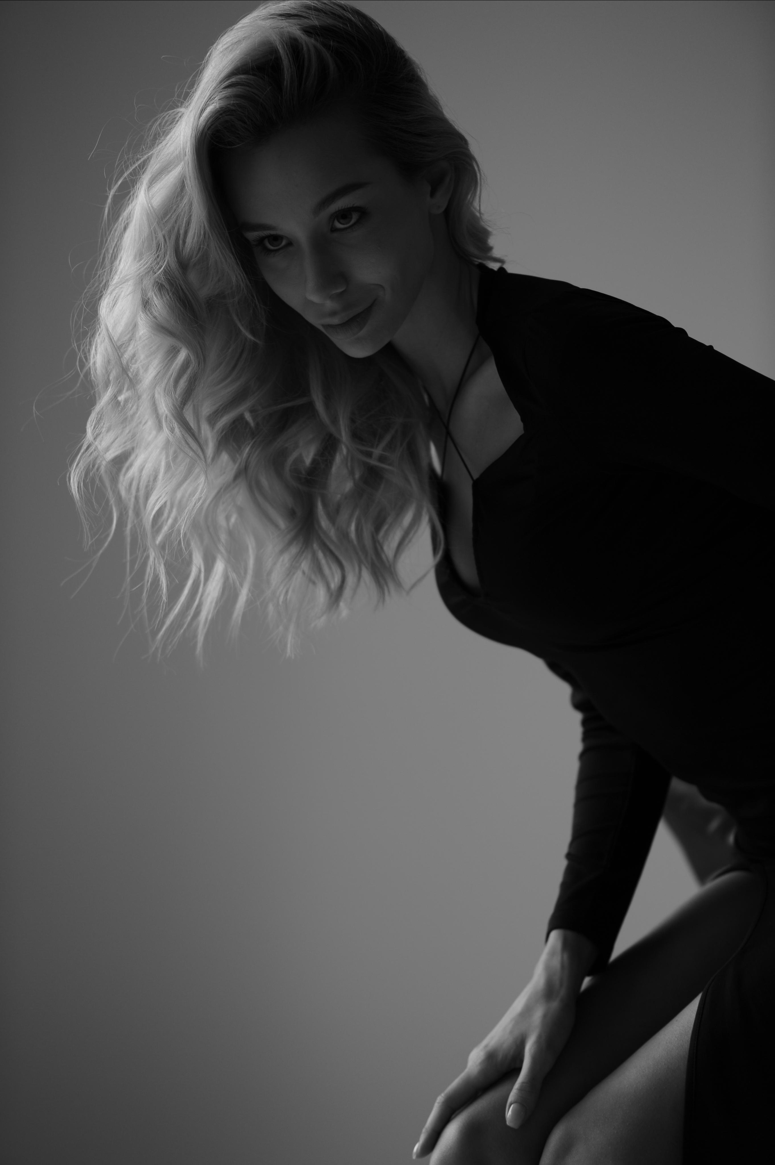 Фотосессия в стиле минимализм. Александр Mr.Brass — фотографирую женский портрет в Москве