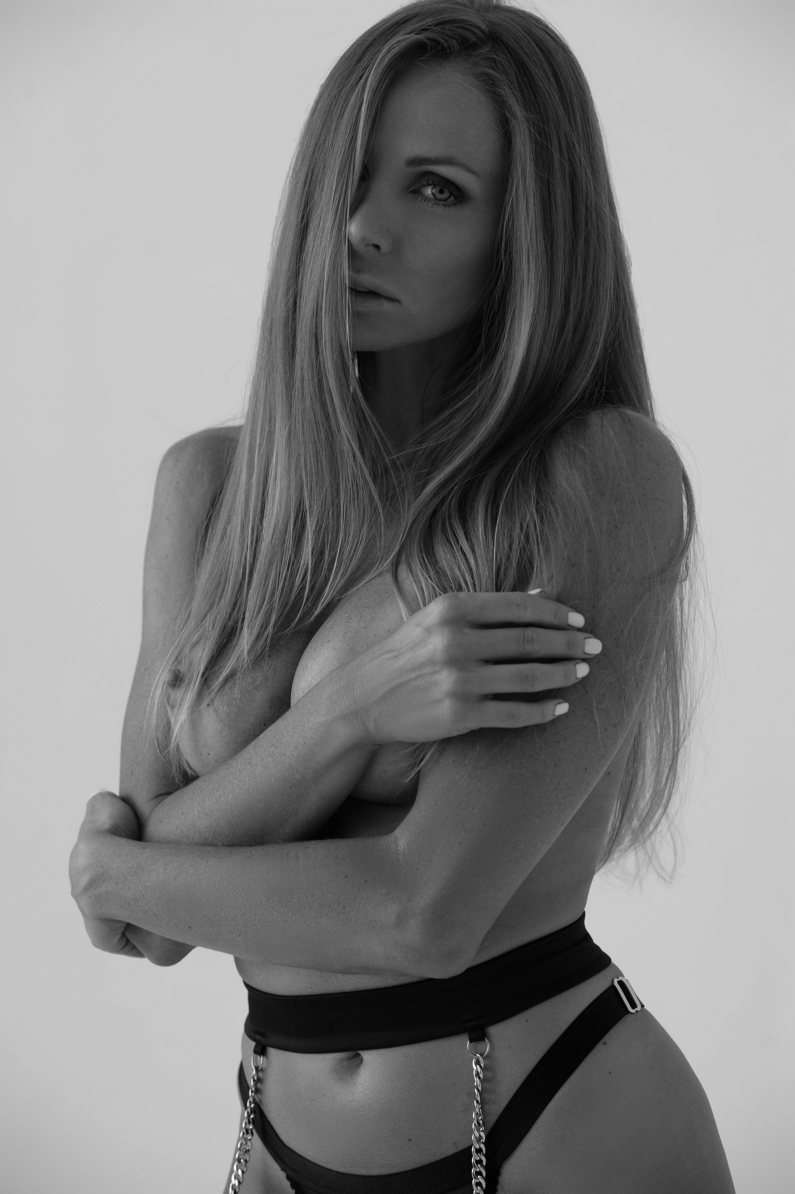 Фотосессия в стиле минимализм. Александр Mr.Brass — фотографирую женский портрет в Москве