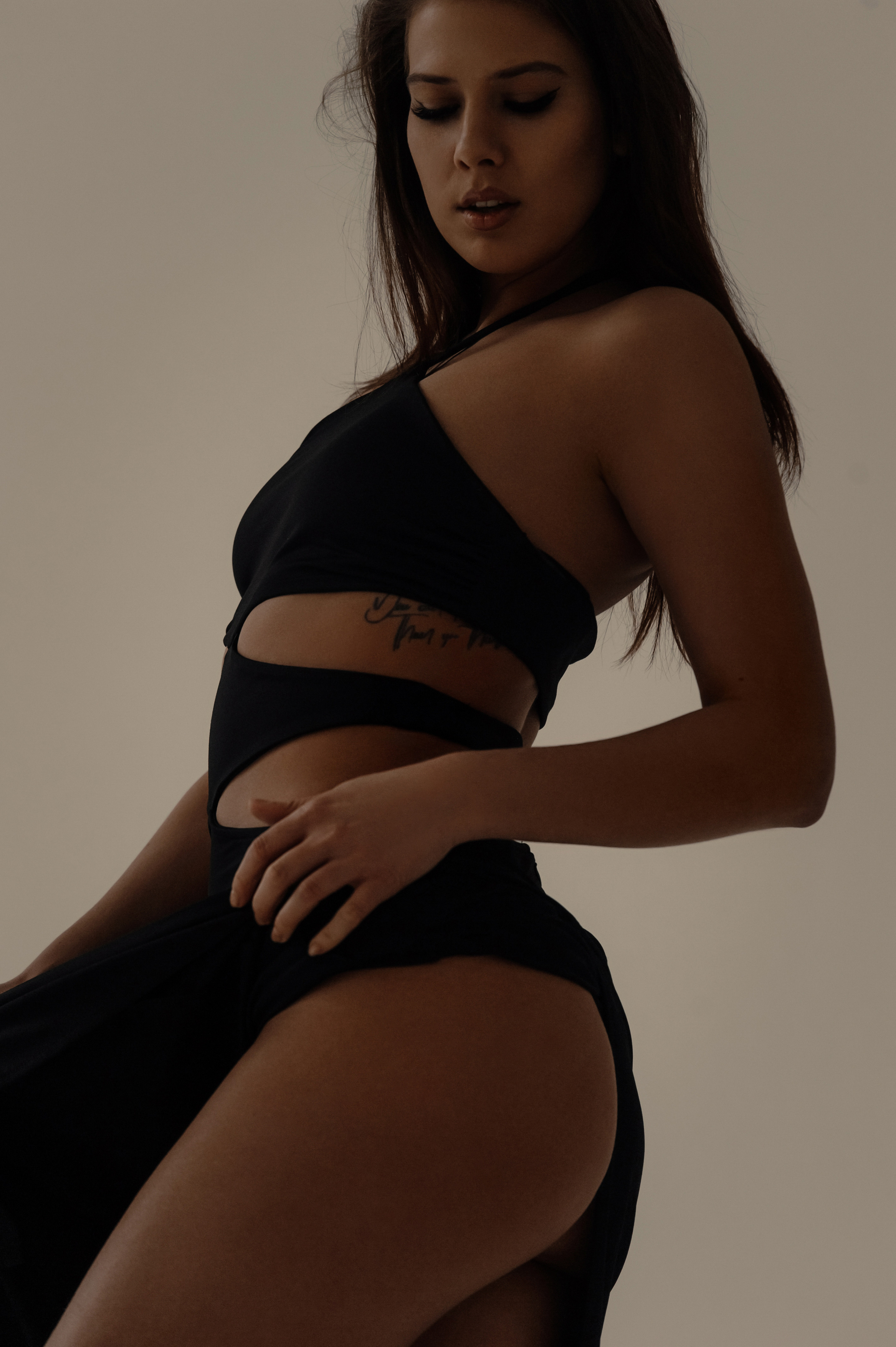 Фотосессия в стиле минимализм. Александр Mr.Brass — фотографирую женский портрет в Москве