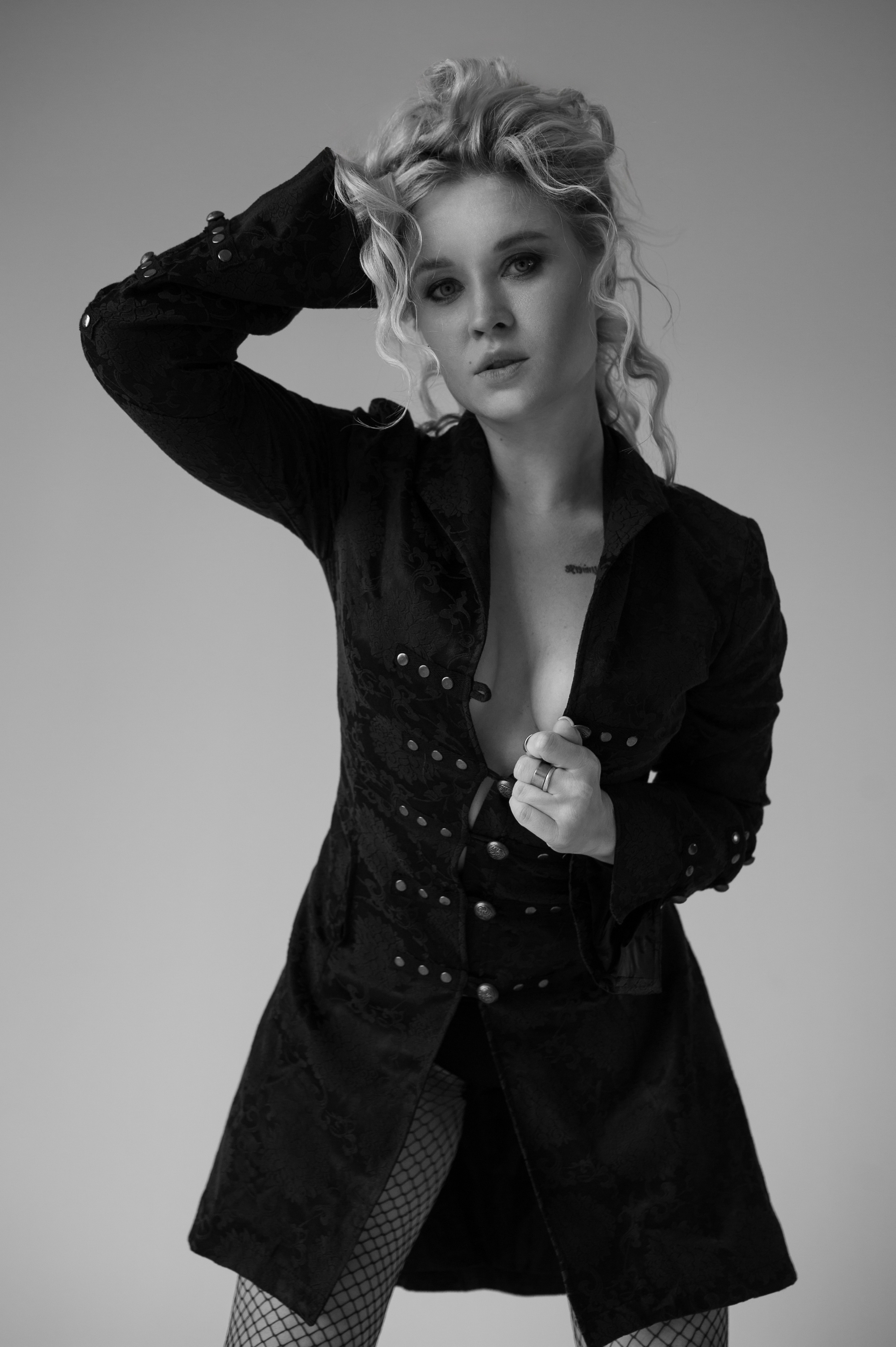 Фотосессия в стиле минимализм. Александр Mr.Brass — фотографирую женский портрет в Москве