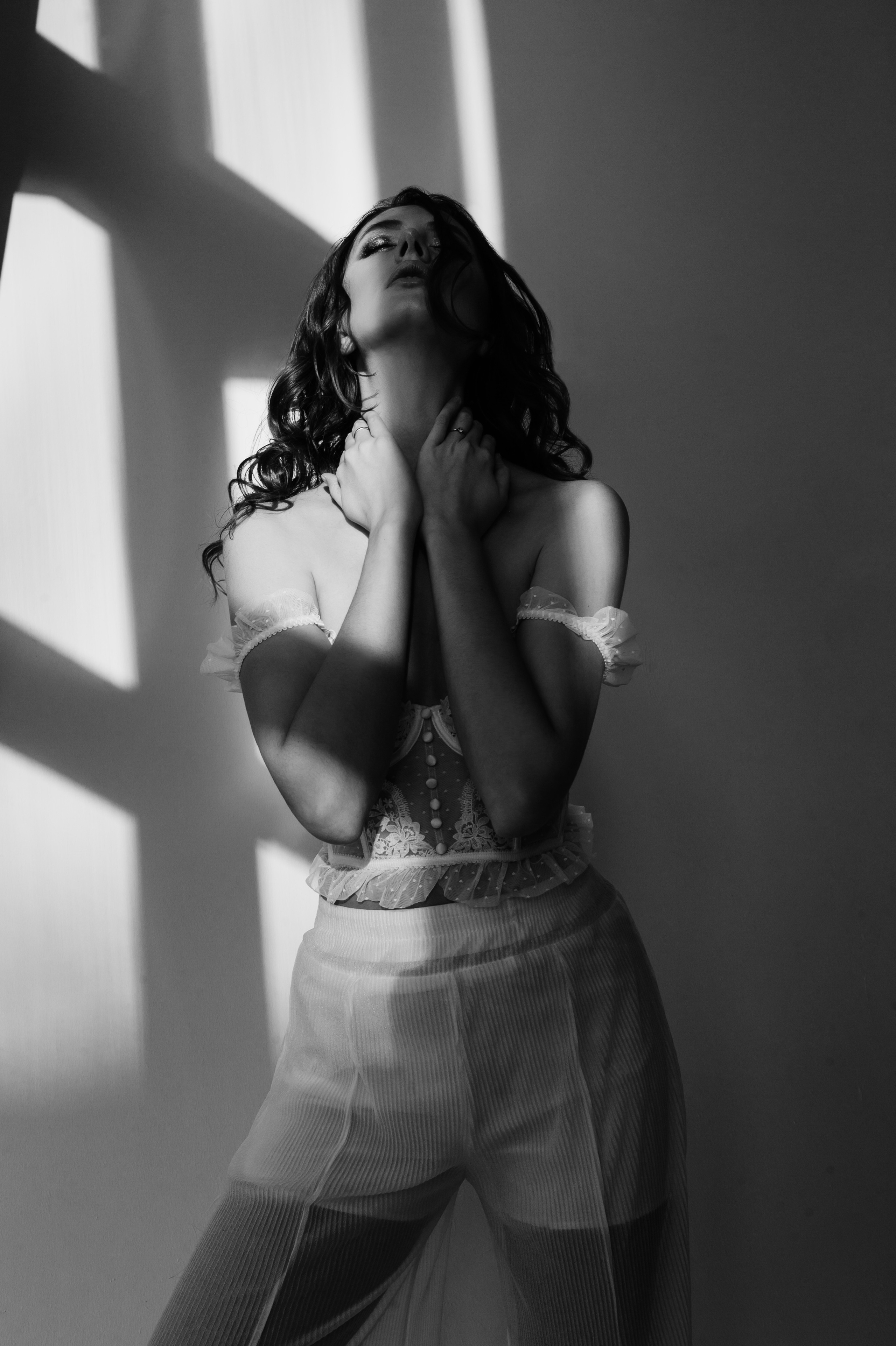 Фотосессия в стиле минимализм. Александр Mr.Brass — фотографирую женский портрет в Москве