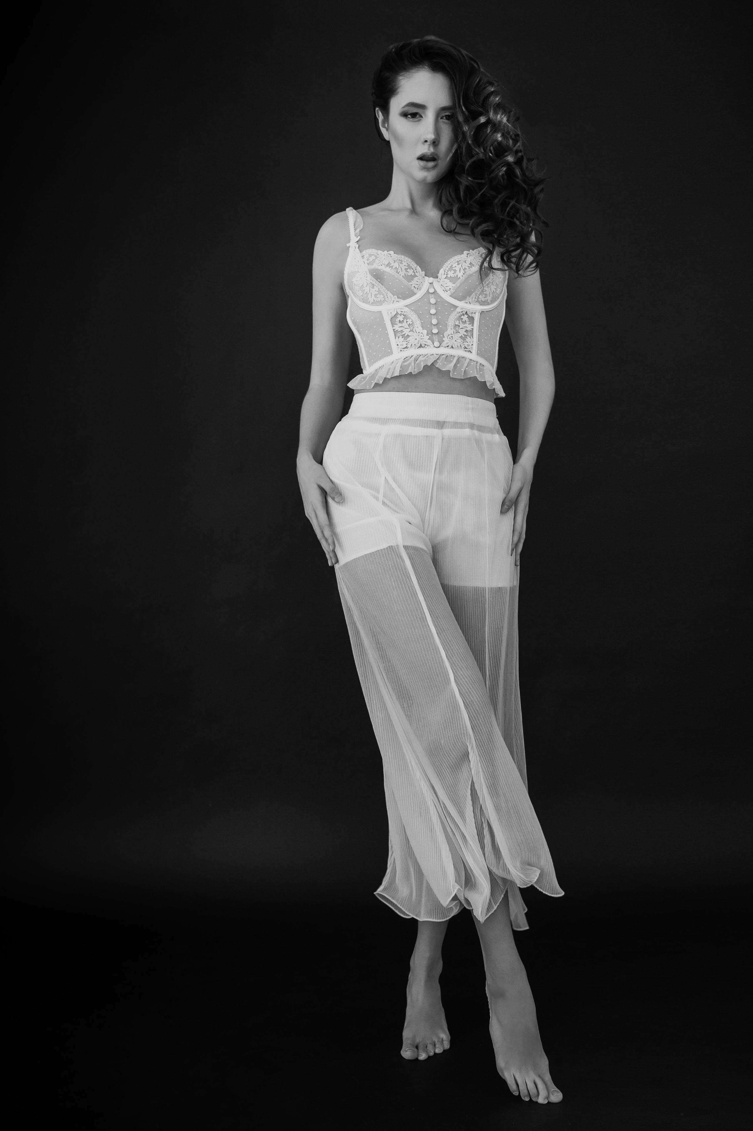 Фотосессия в стиле минимализм. Александр Mr.Brass — фотографирую женский портрет в Москве