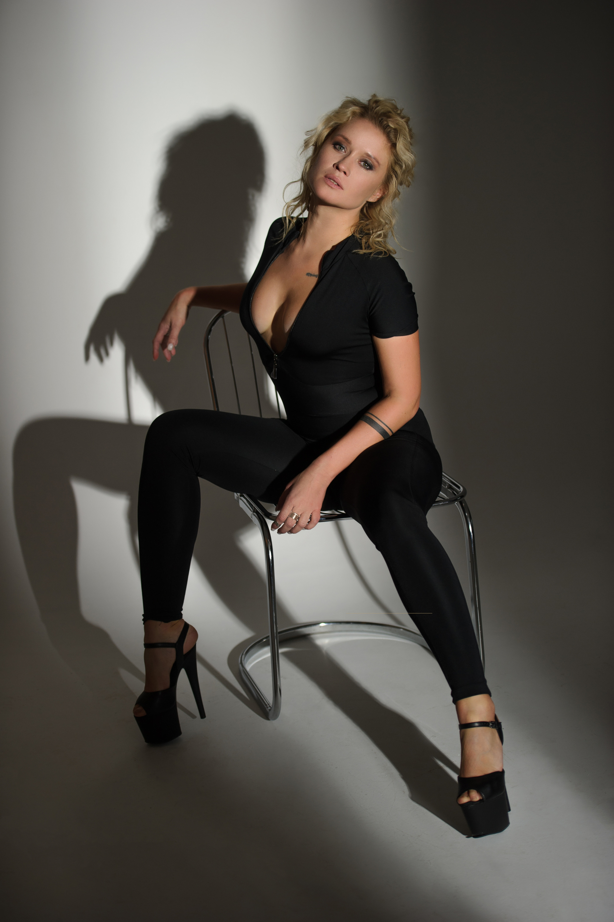 Фотосессия в стиле минимализм. Александр Mr.Brass — фотографирую женский портрет в Москве