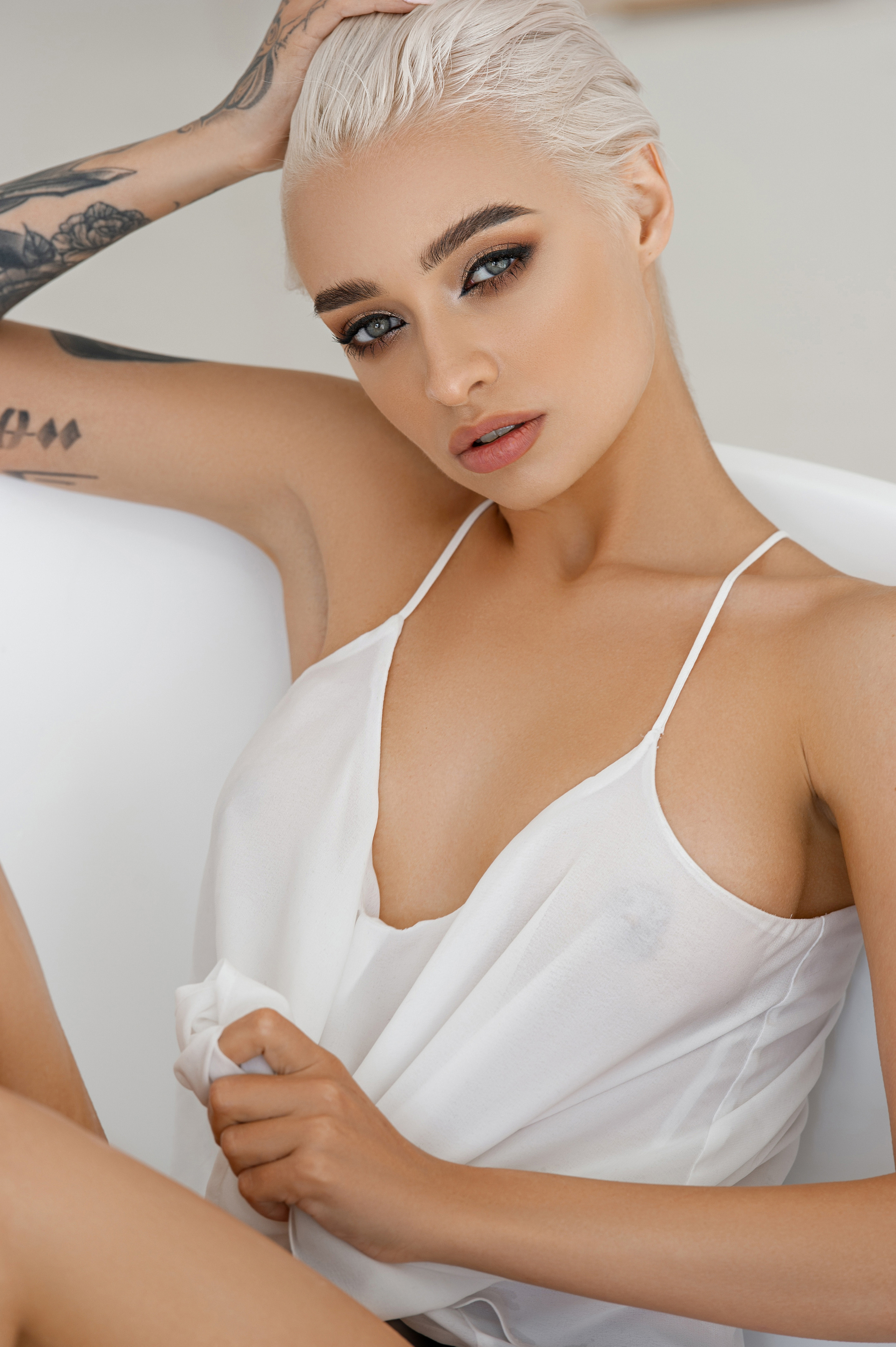 Фотосессия в ванне и душе. Александр Mr.Brass — фотографирую женский портрет в Москве