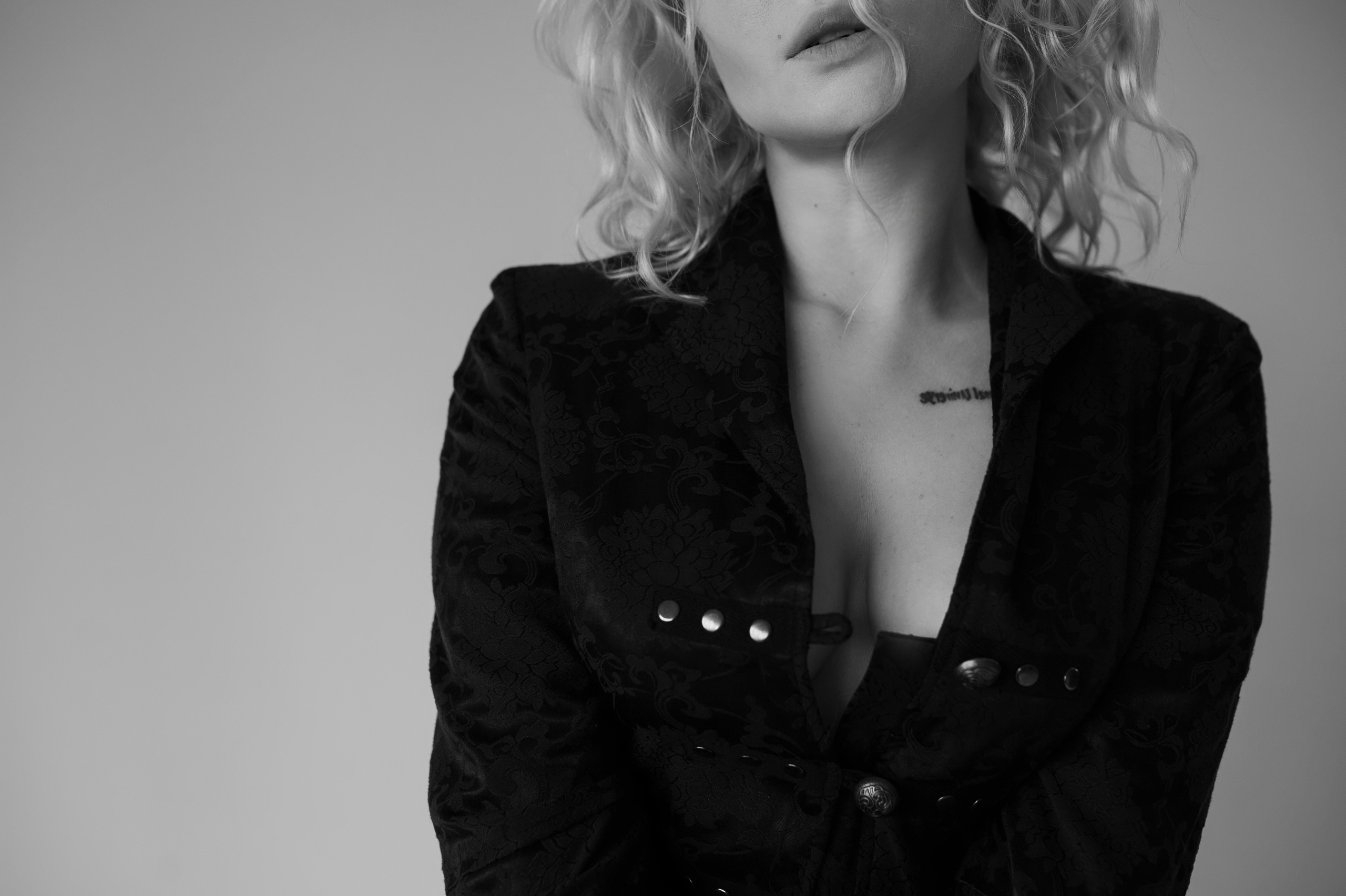 Фотосессия в стиле минимализм. Александр Mr.Brass — фотографирую женский портрет в Москве