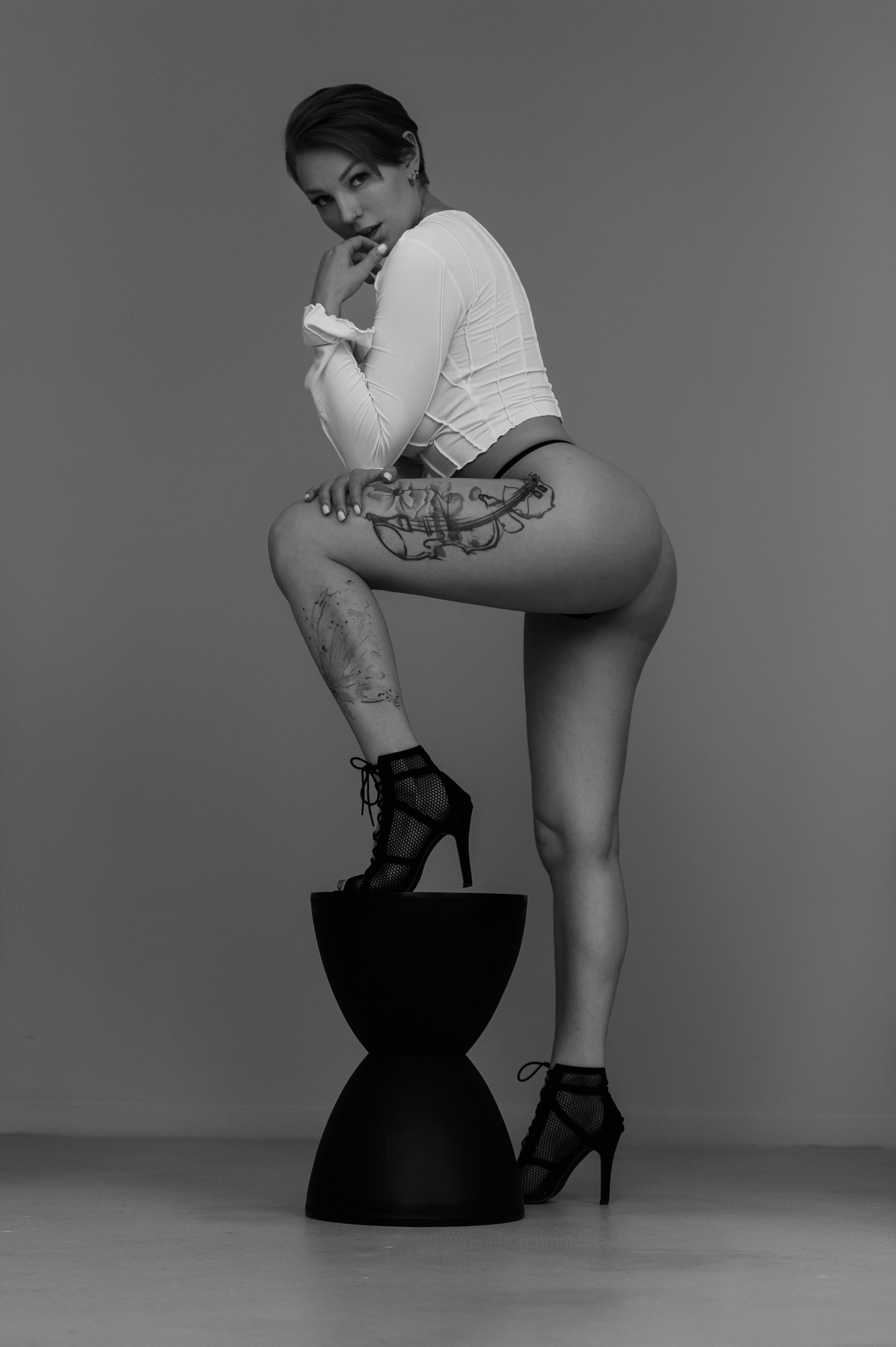 Фотосессия в стиле минимализм. Александр Mr.Brass — фотографирую женский портрет в Москве