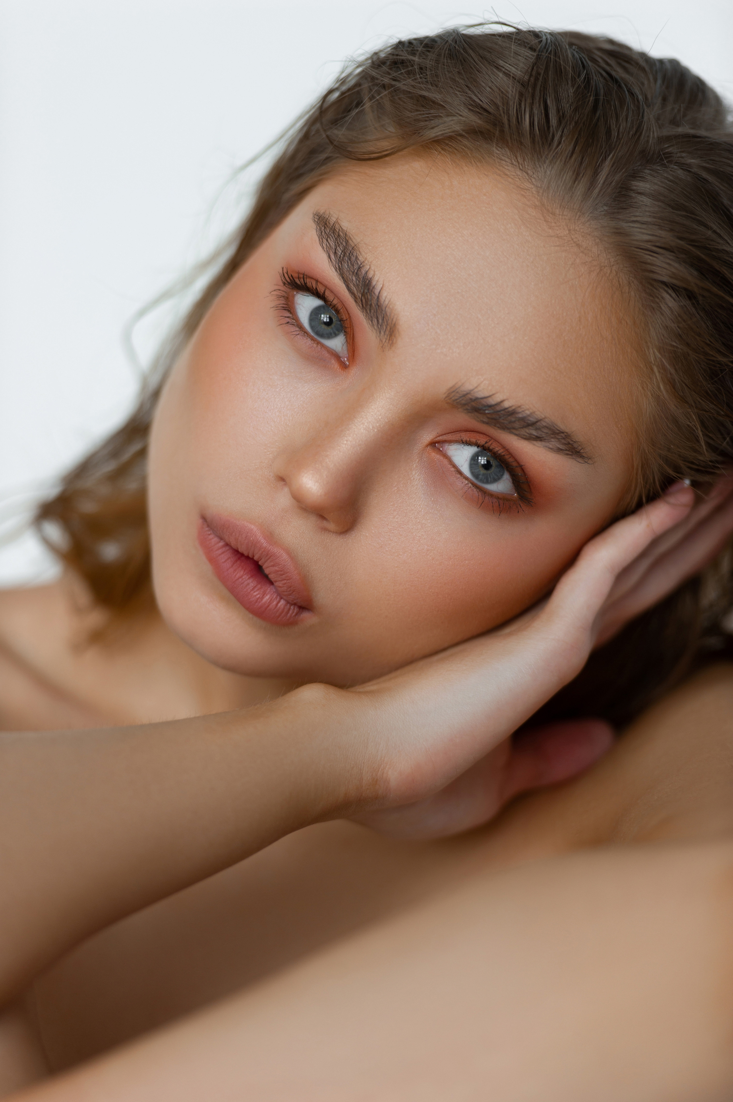 Фотосессия в стиле минимализм. Александр Mr.Brass — фотографирую женский портрет в Москве