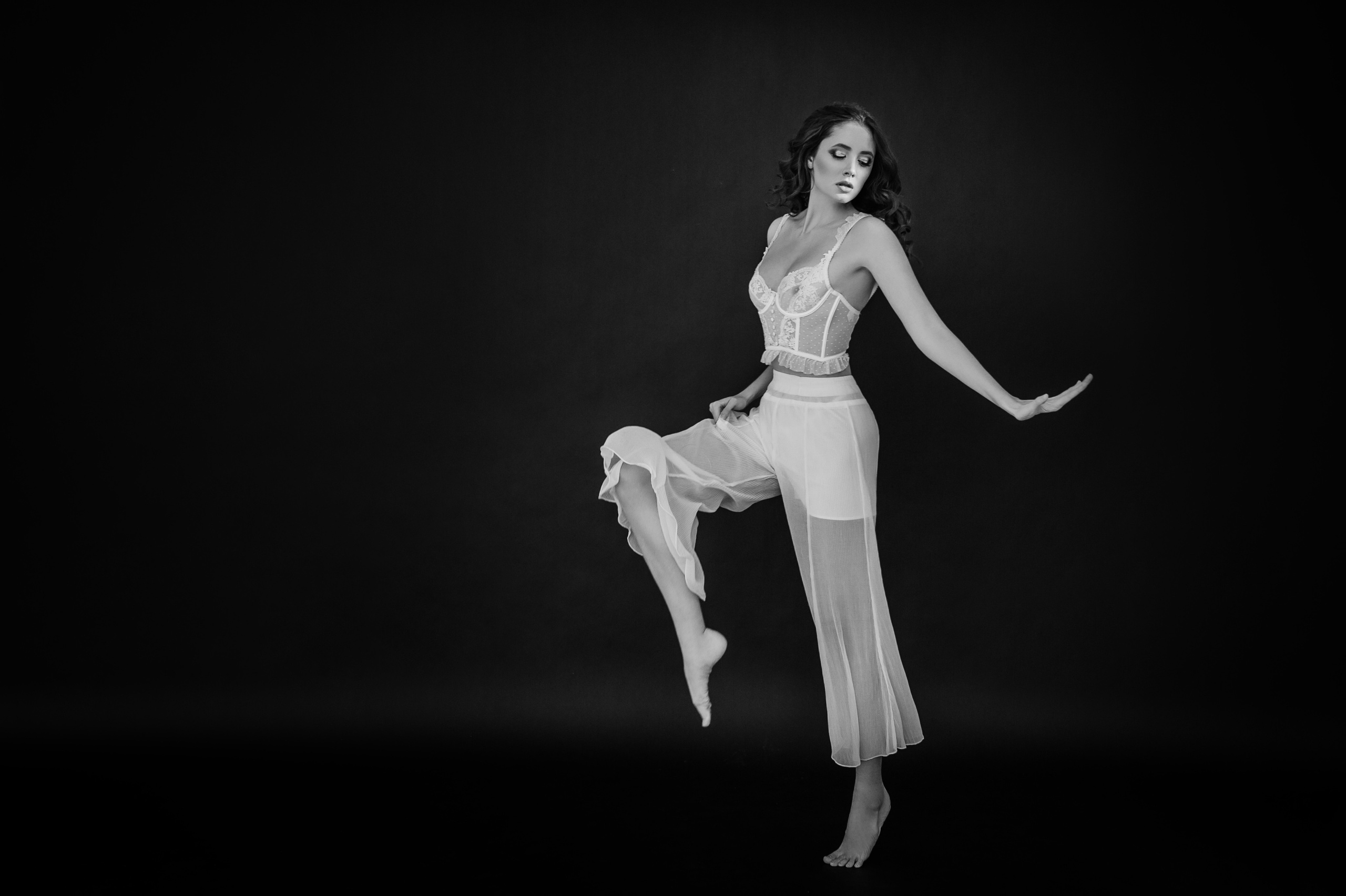 Фотосессия в стиле минимализм. Александр Mr.Brass — фотографирую женский портрет в Москве