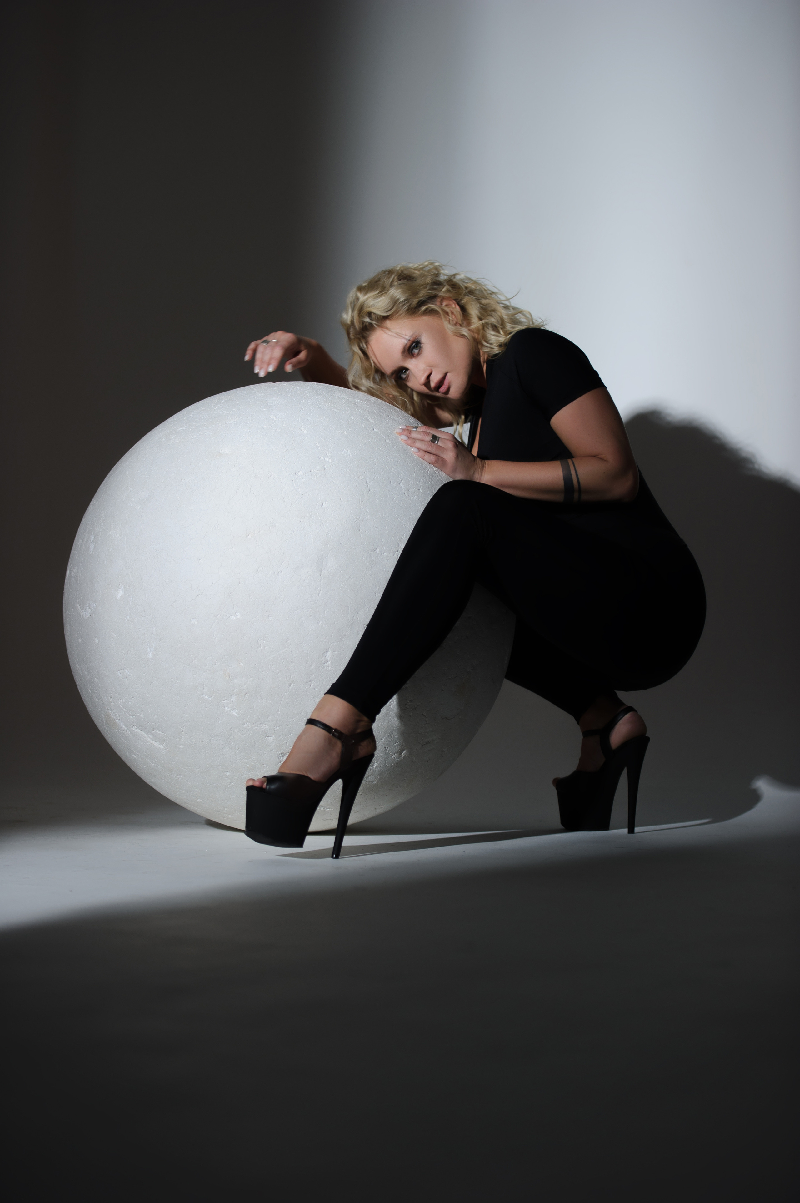 Фотосессия в стиле минимализм. Александр Mr.Brass — фотографирую женский портрет в Москве