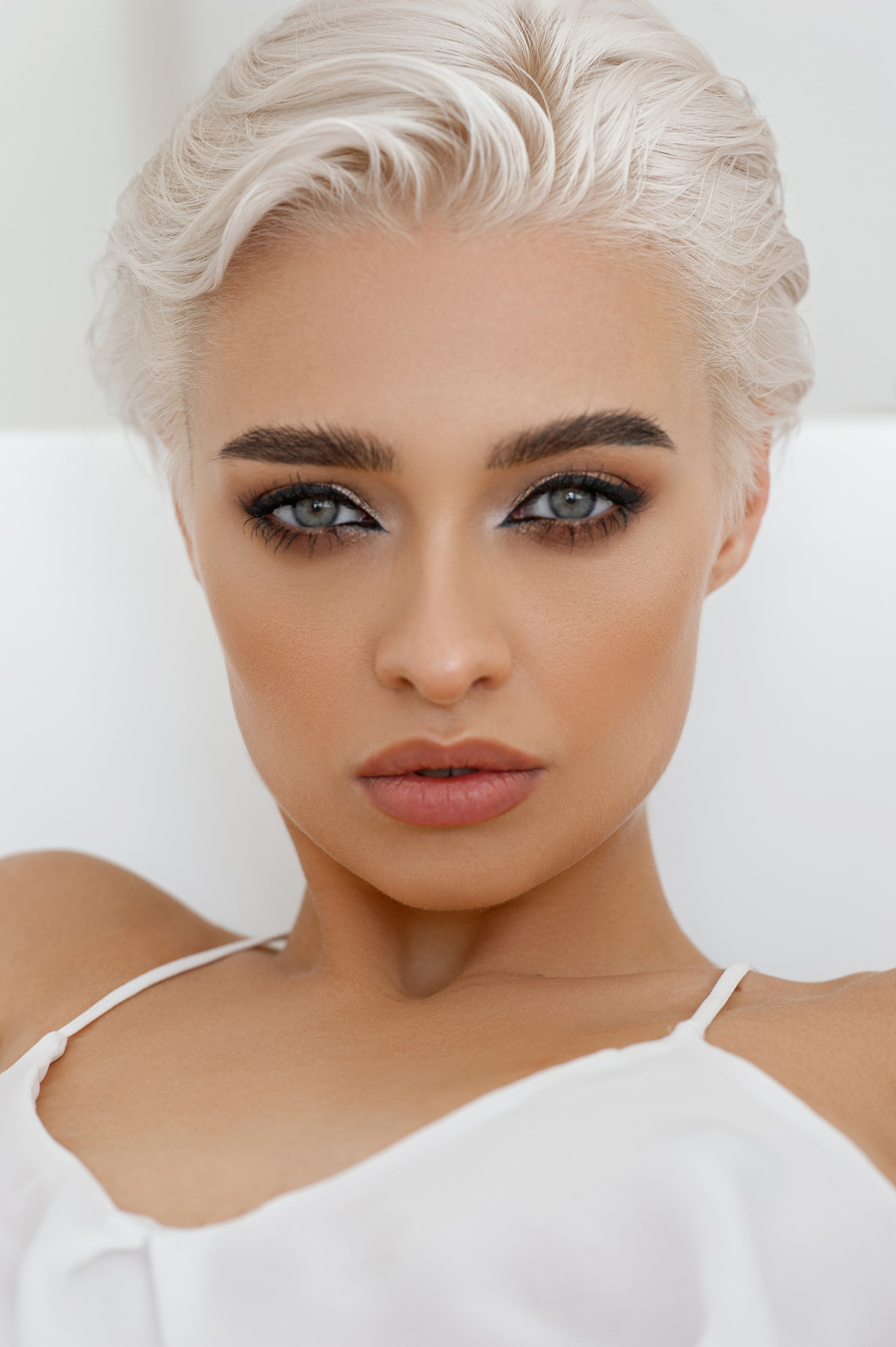 Фотосессия в ванне и душе. Александр Mr.Brass — фотографирую женский портрет в Москве