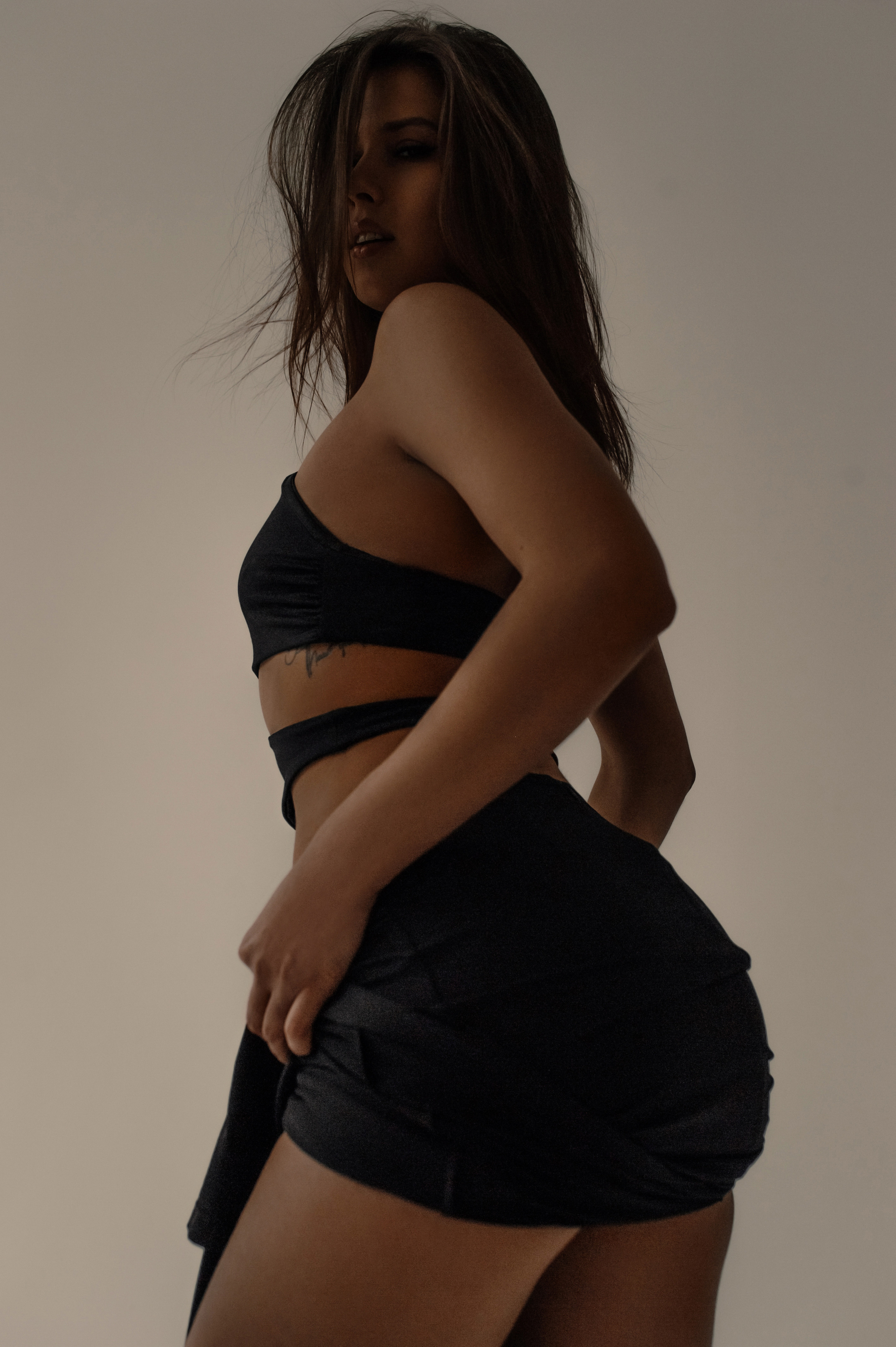 Фотосессия в стиле минимализм. Александр Mr.Brass — фотографирую женский портрет в Москве