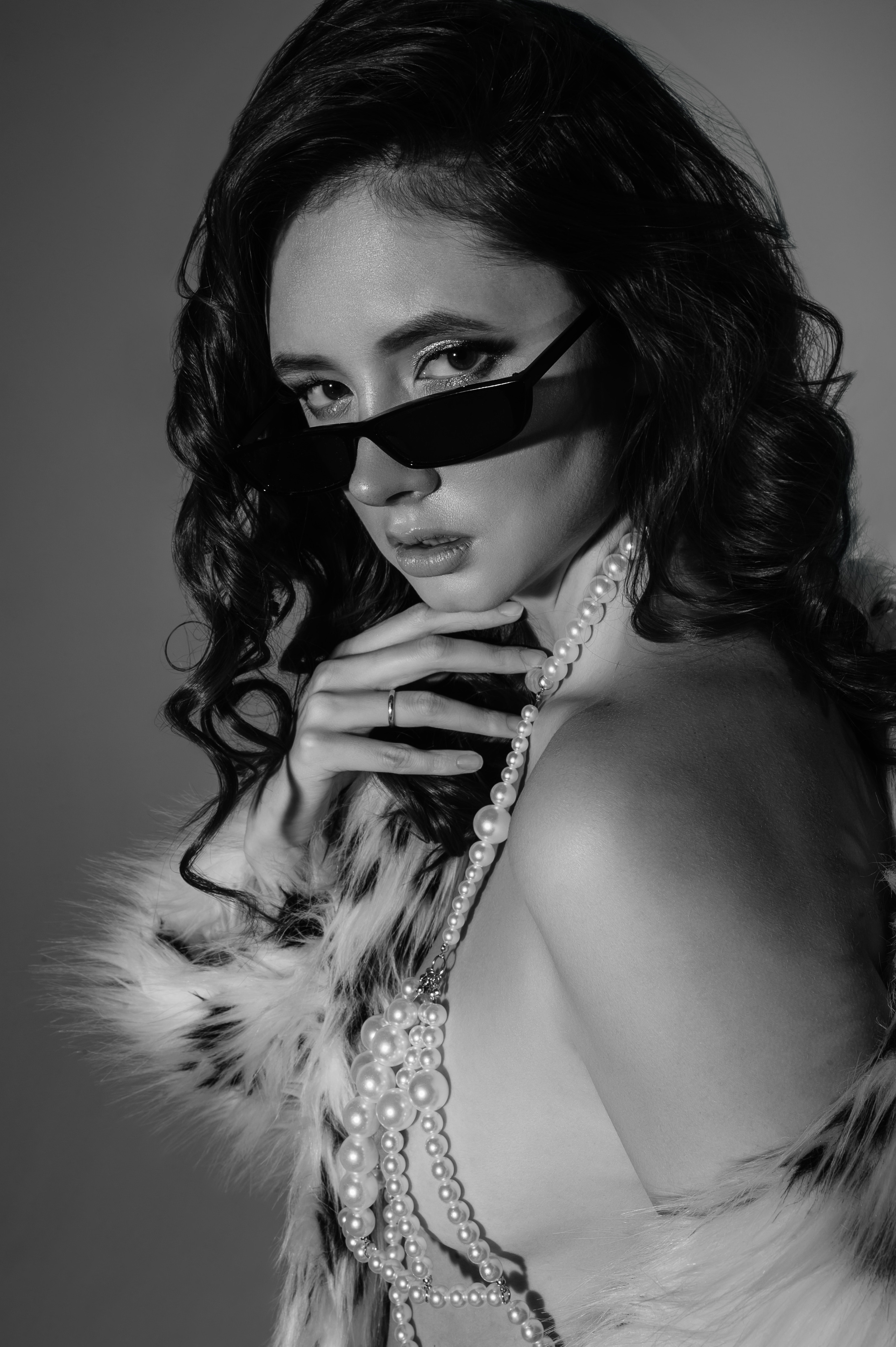 Фотосессия в стиле минимализм. Александр Mr.Brass — фотографирую женский портрет в Москве