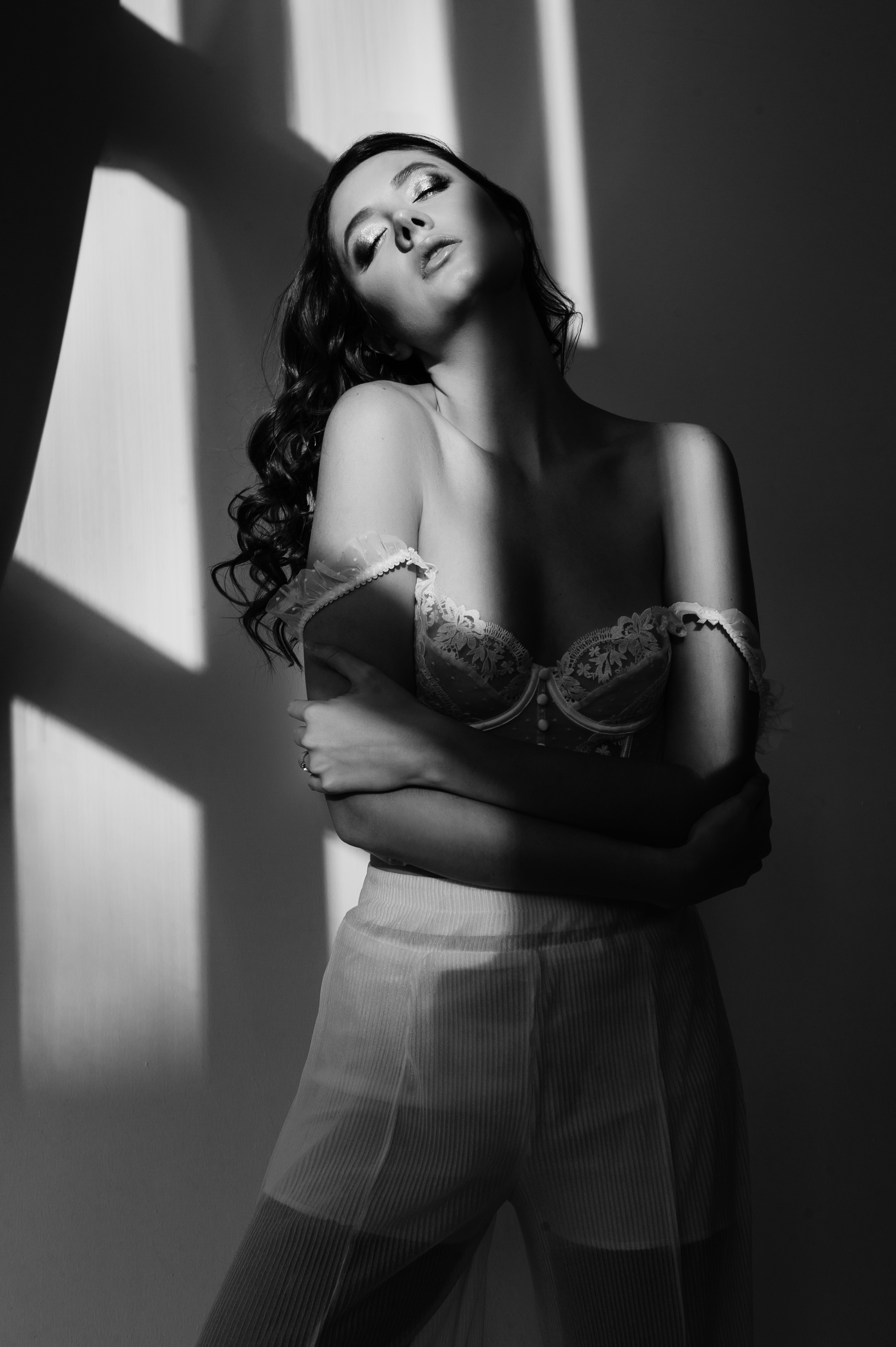 Фотосессия в стиле минимализм. Александр Mr.Brass — фотографирую женский портрет в Москве