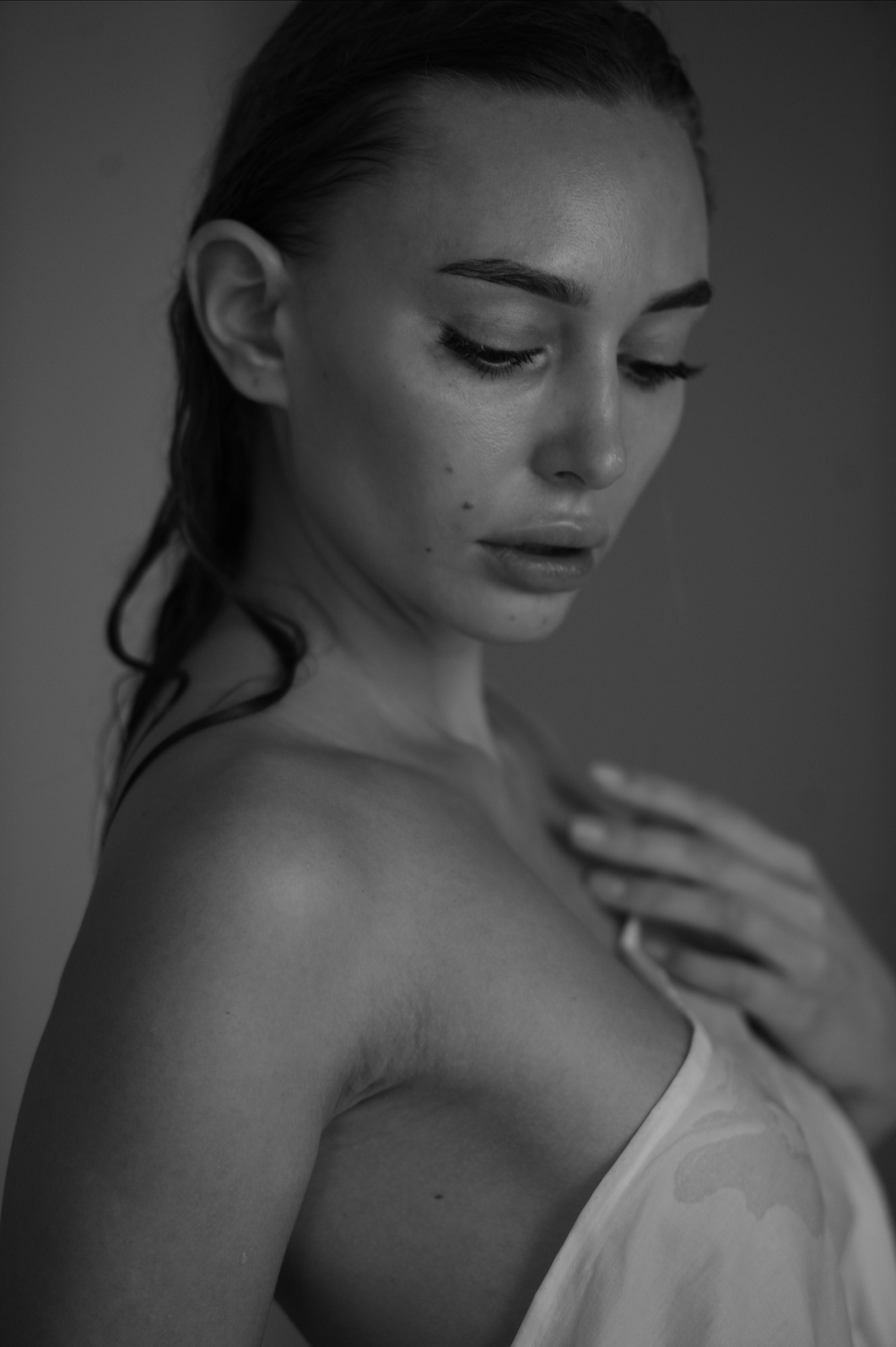 Фотосессия в ванне и душе. Александр Mr.Brass — фотографирую женский портрет в Москве