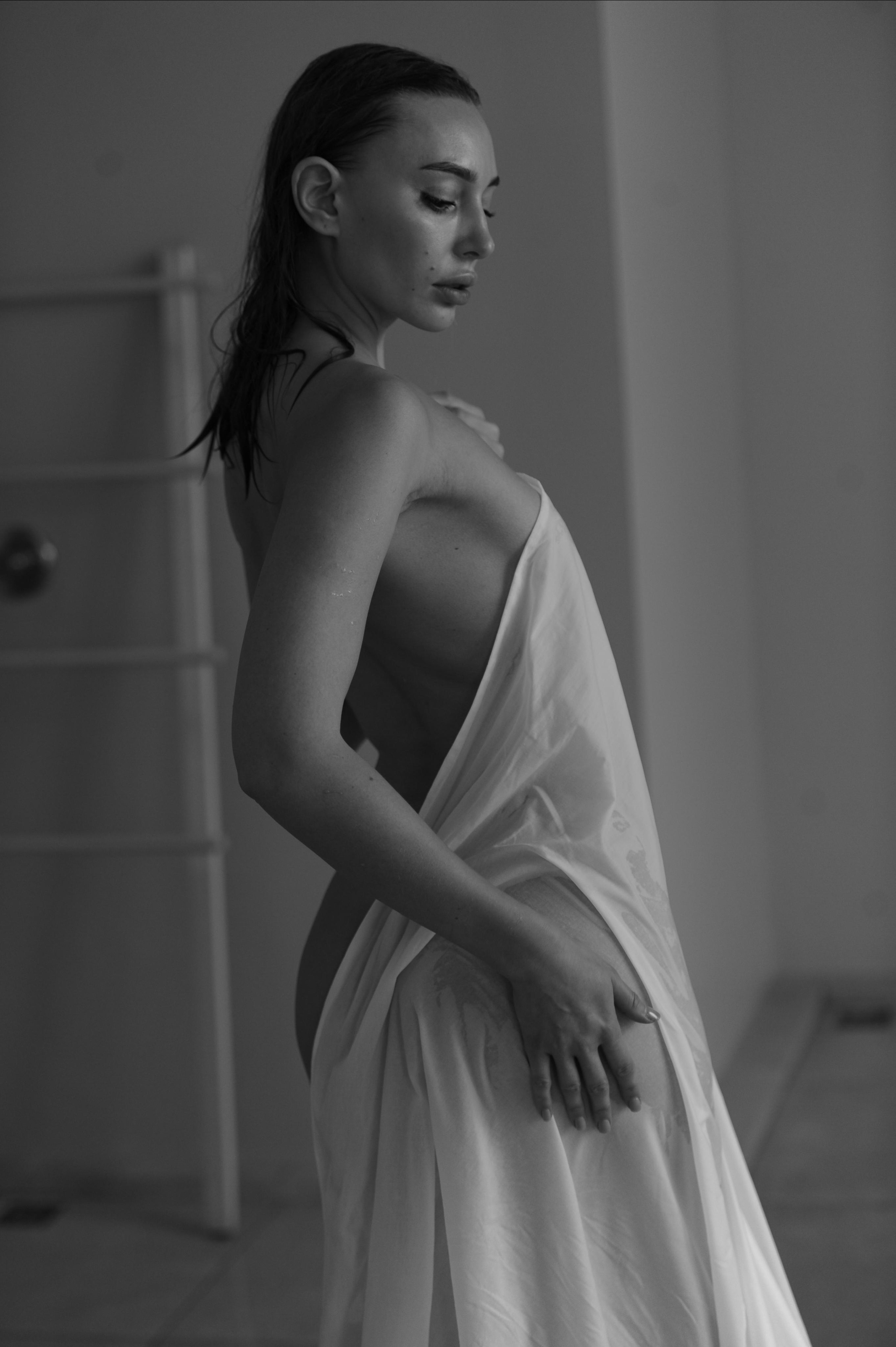 Фотосессия в ванне и душе. Александр Mr.Brass — фотографирую женский портрет в Москве