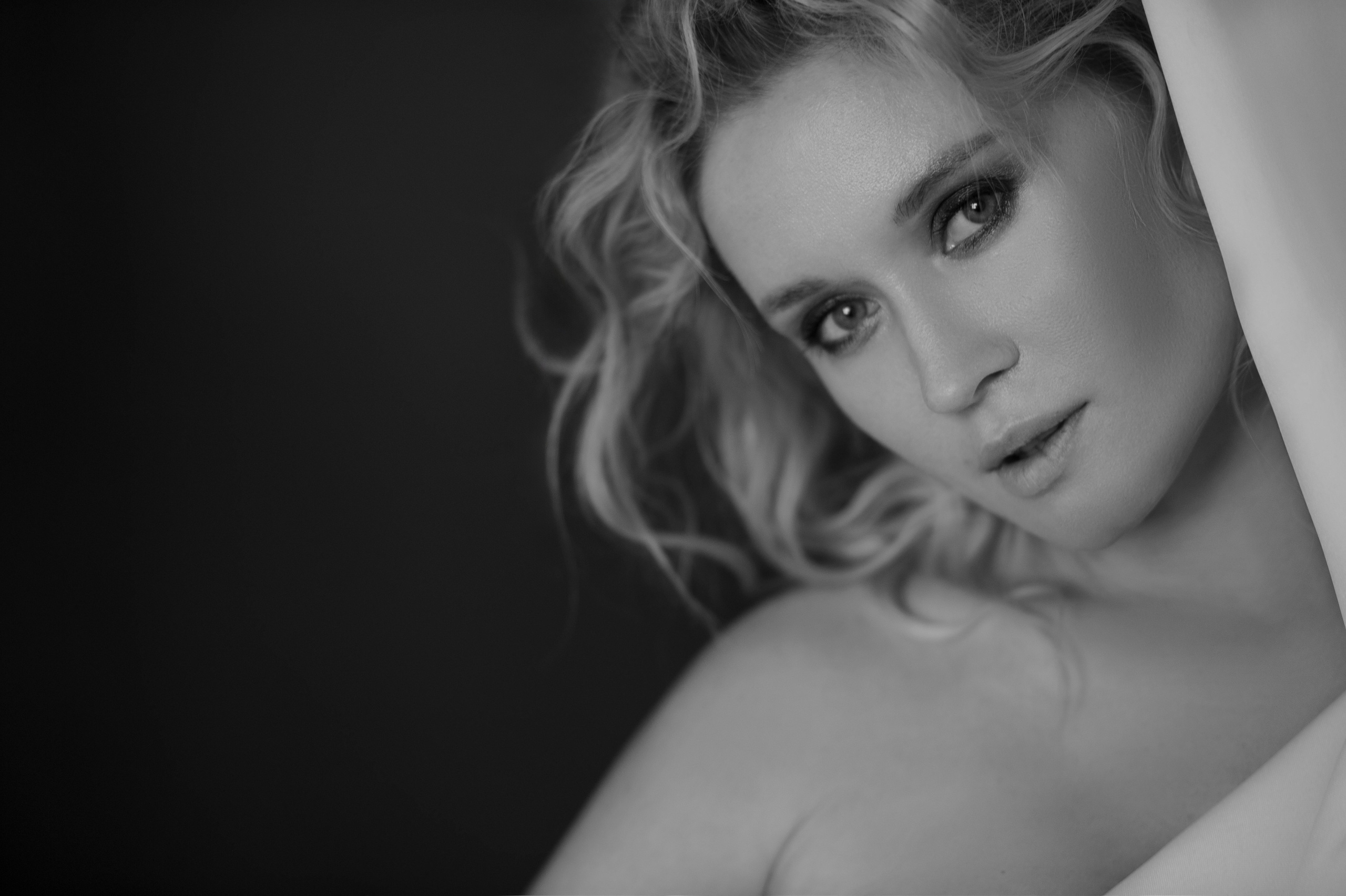 Фотосессия в стиле минимализм. Александр Mr.Brass — фотографирую женский портрет в Москве