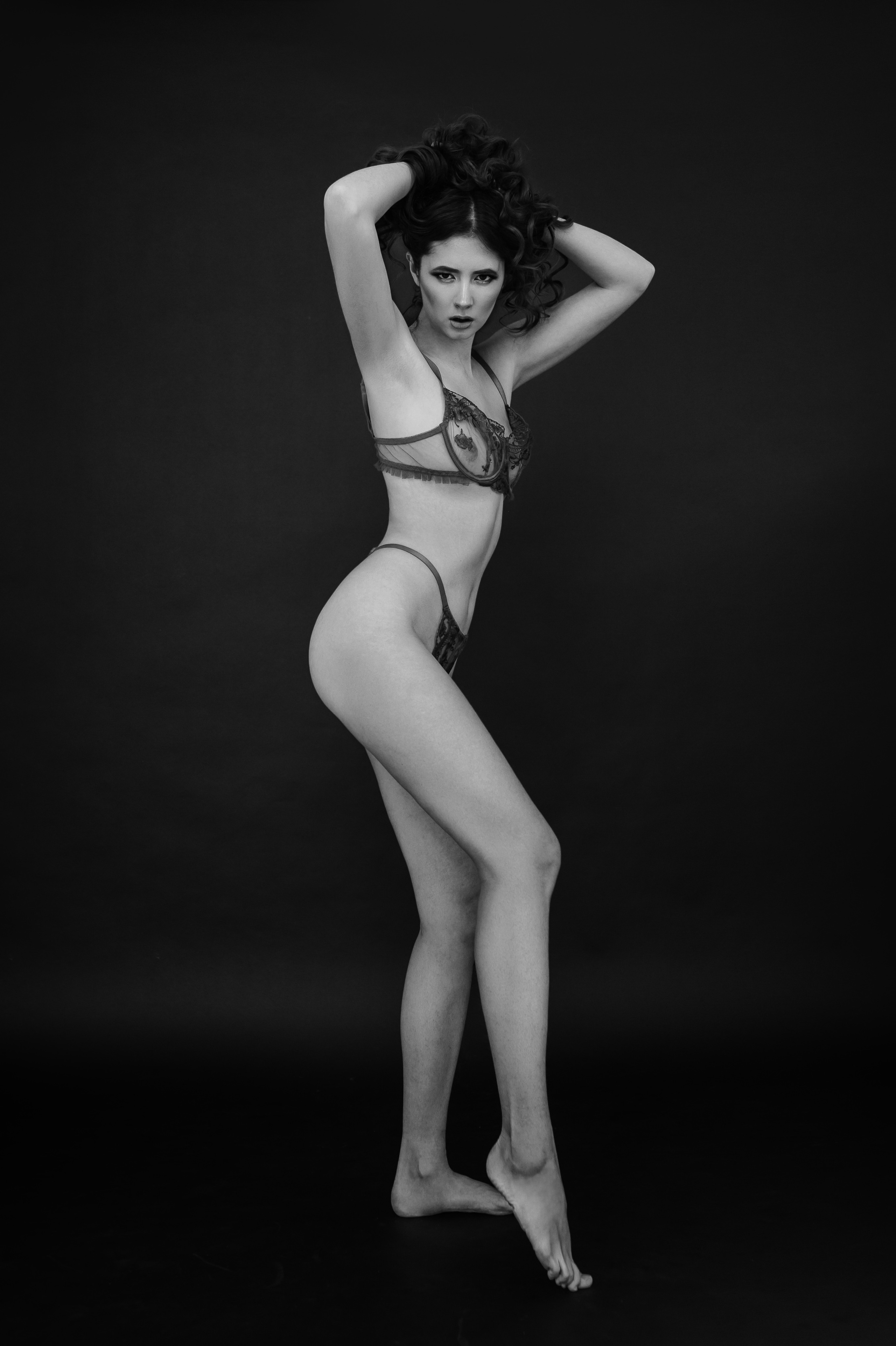 Фотосессия в стиле минимализм. Александр Mr.Brass — фотографирую женский портрет в Москве