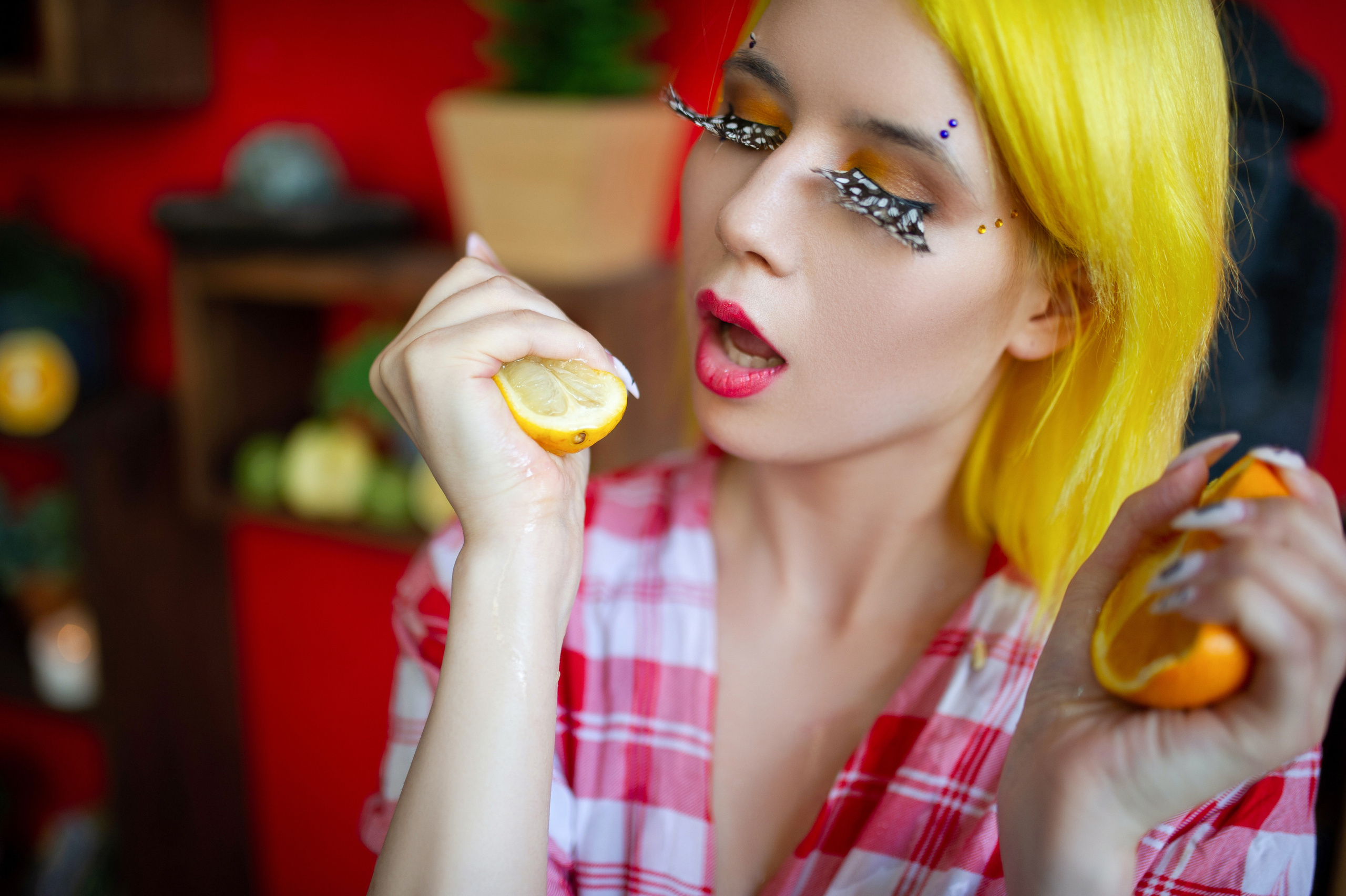 Фотосессия девушки с едой. Александр Mr.Brass — фотографирую женский портрет в Москве