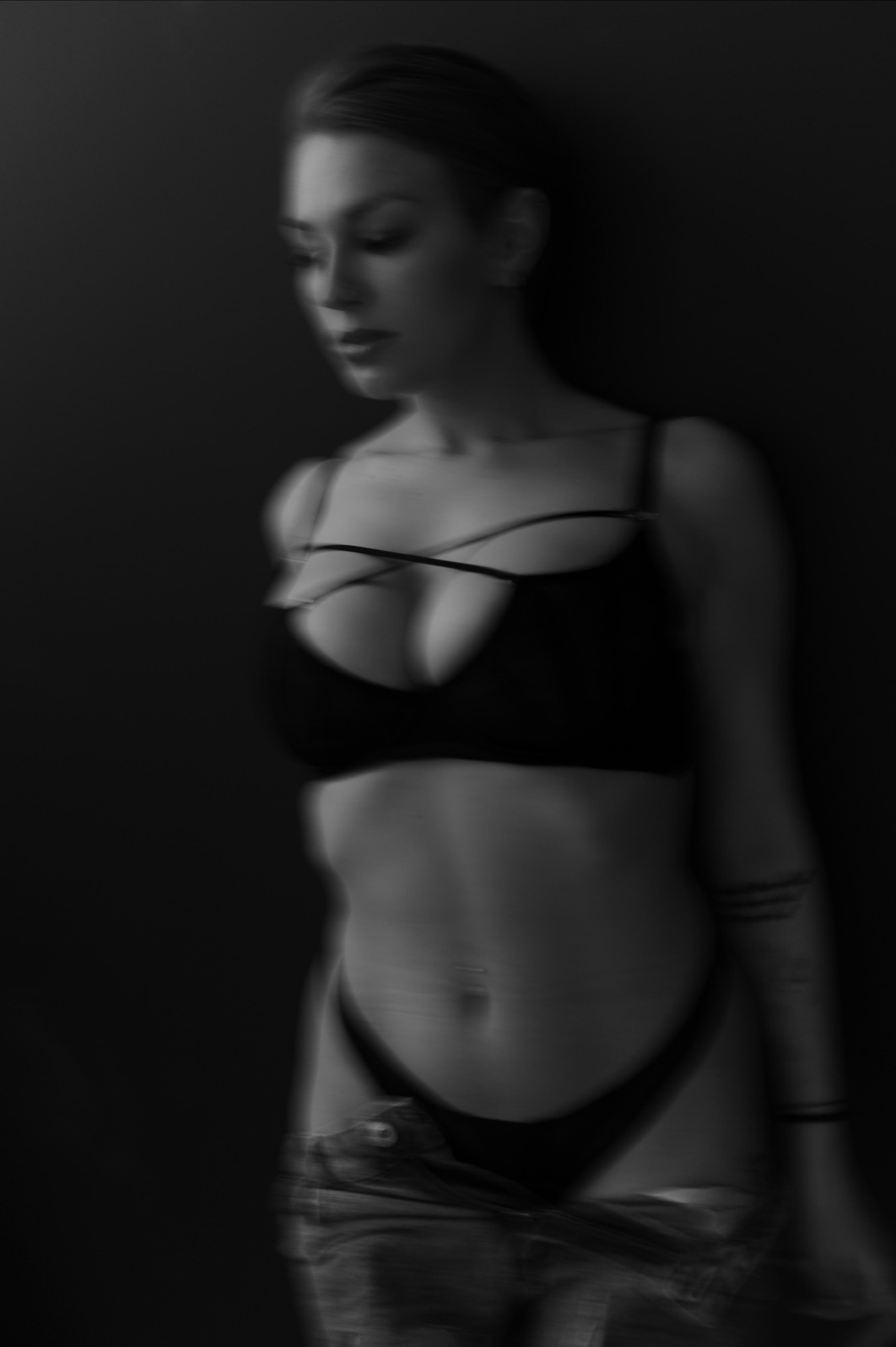 Фотосессия в стиле минимализм. Александр Mr.Brass — фотографирую женский портрет в Москве