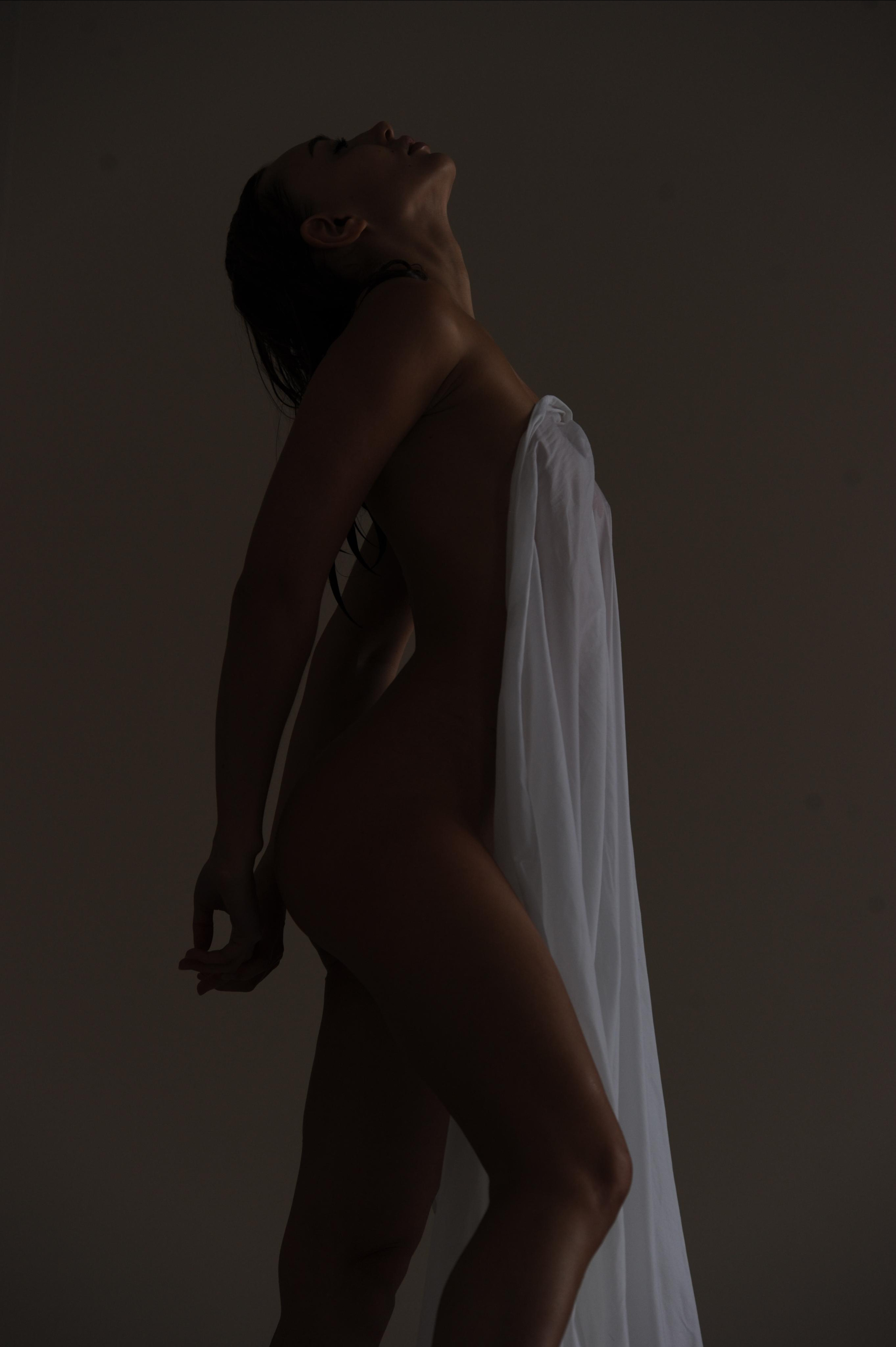 Фотосессия в ванне и душе. Александр Mr.Brass — фотографирую женский портрет в Москве