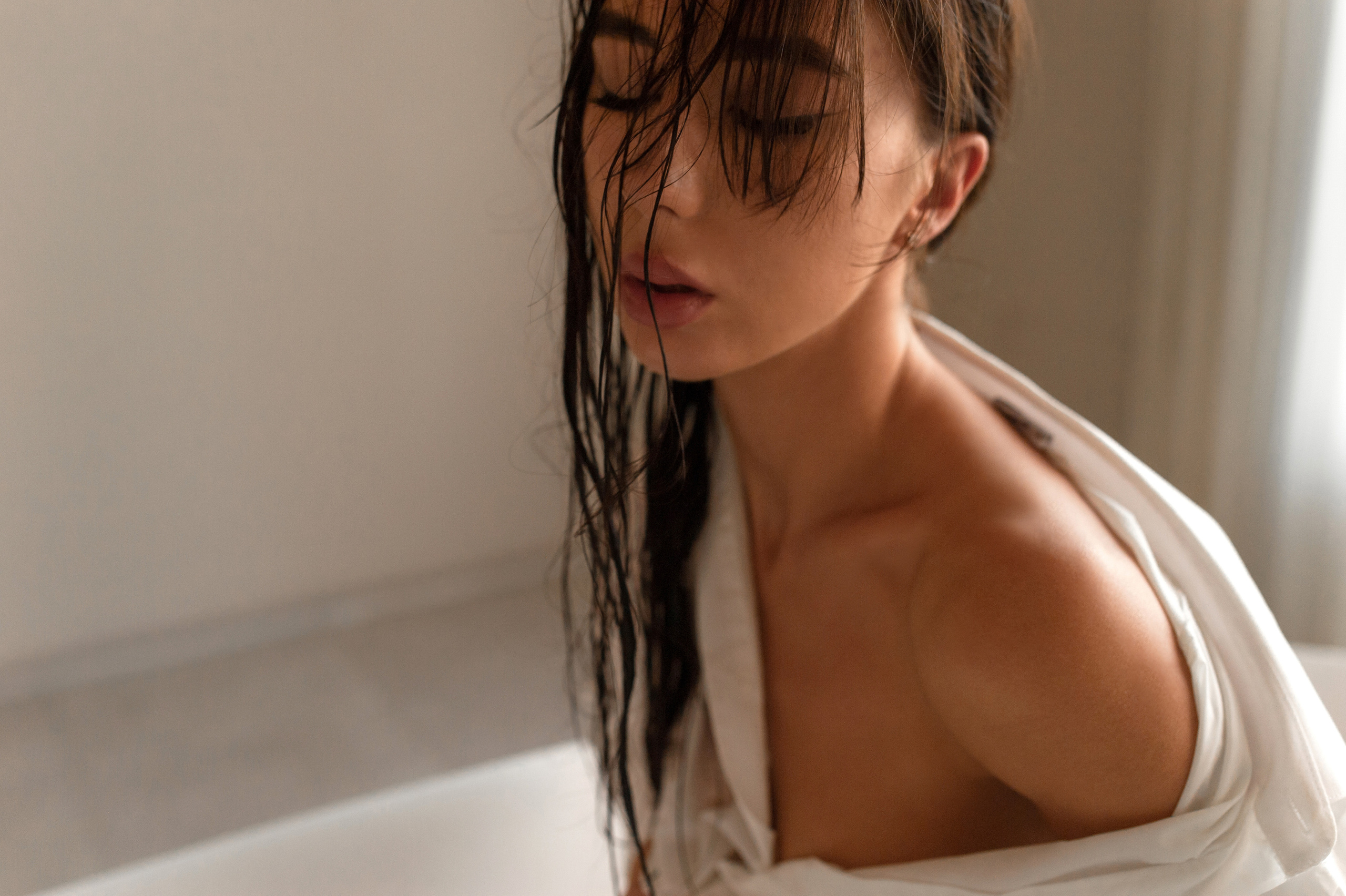 Фотосессия в ванне и душе. Александр Mr.Brass — фотографирую женский портрет в Москве