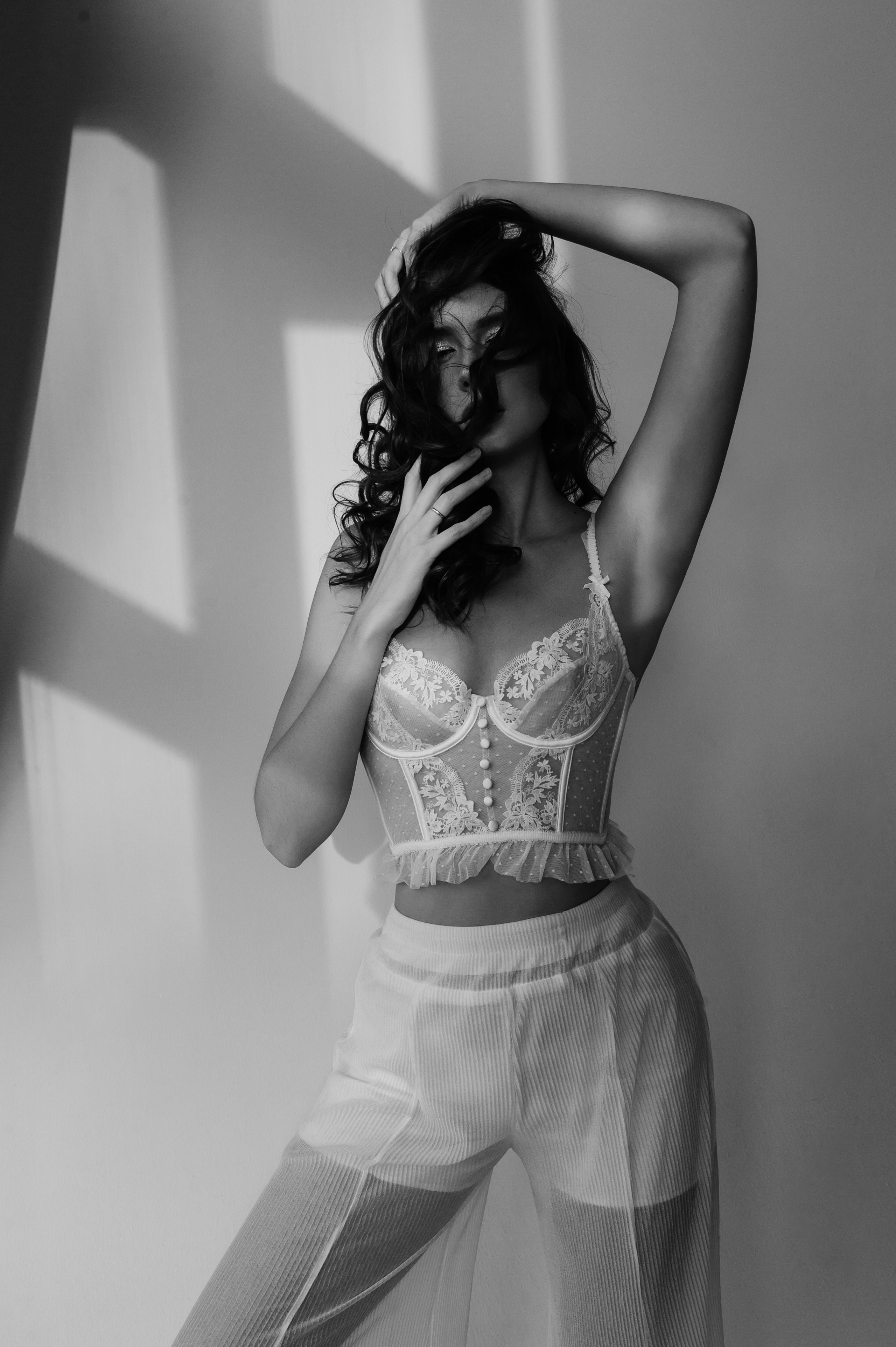 Фотосессия в стиле минимализм. Александр Mr.Brass — фотографирую женский портрет в Москве