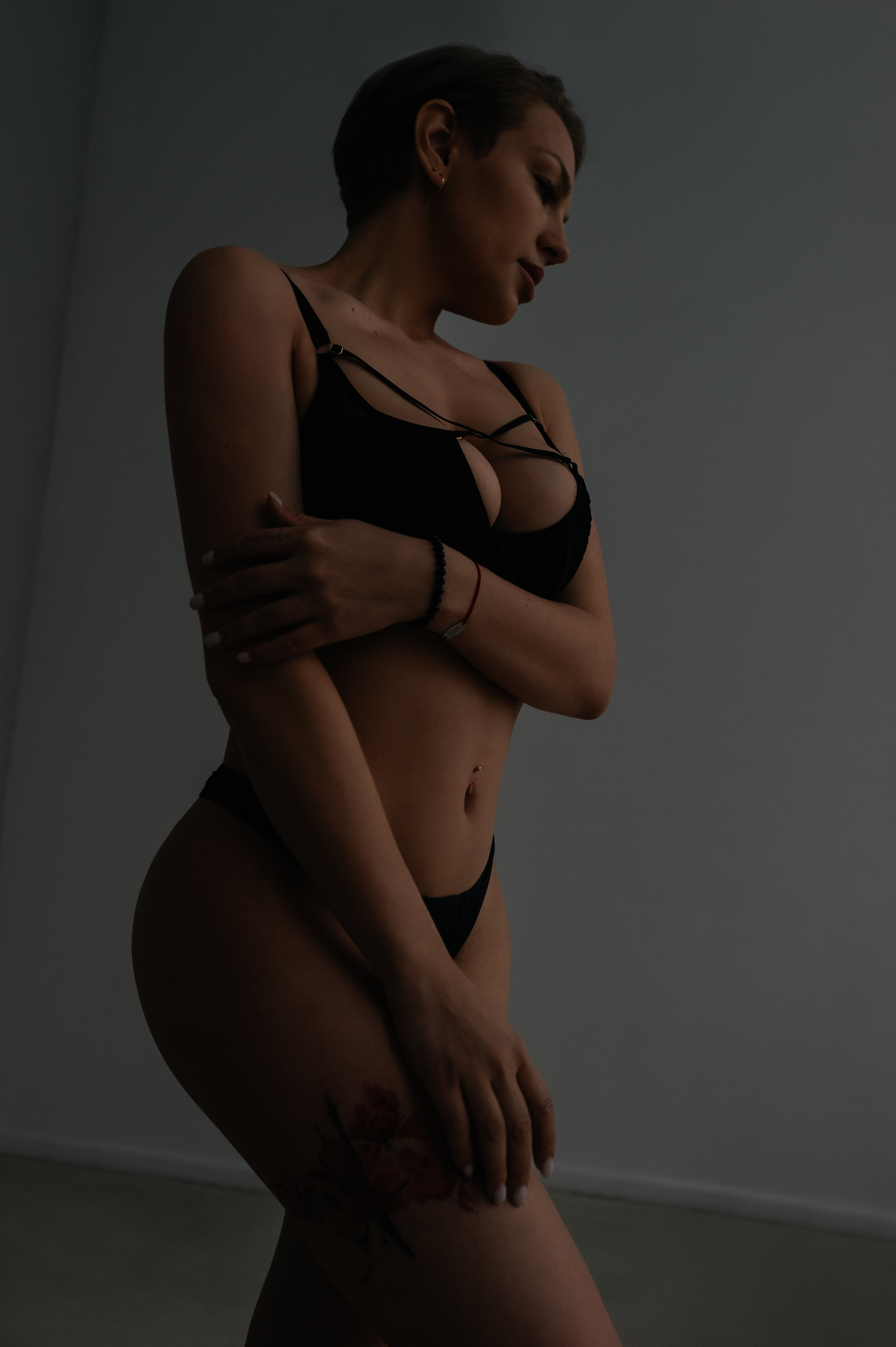 Фотосессия в стиле минимализм. Александр Mr.Brass — фотографирую женский портрет в Москве